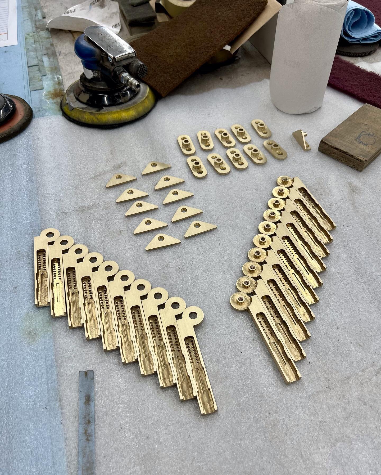 Custom brass door limiter parts ready for plating. A cool thing about them is that they&rsquo;re fully adjustable!

#brasshardware #doorhardware #cncmachine #cncmachines #cncmachining #cncmachiningparts #brassmetal #custommetal #customfabrication #cu