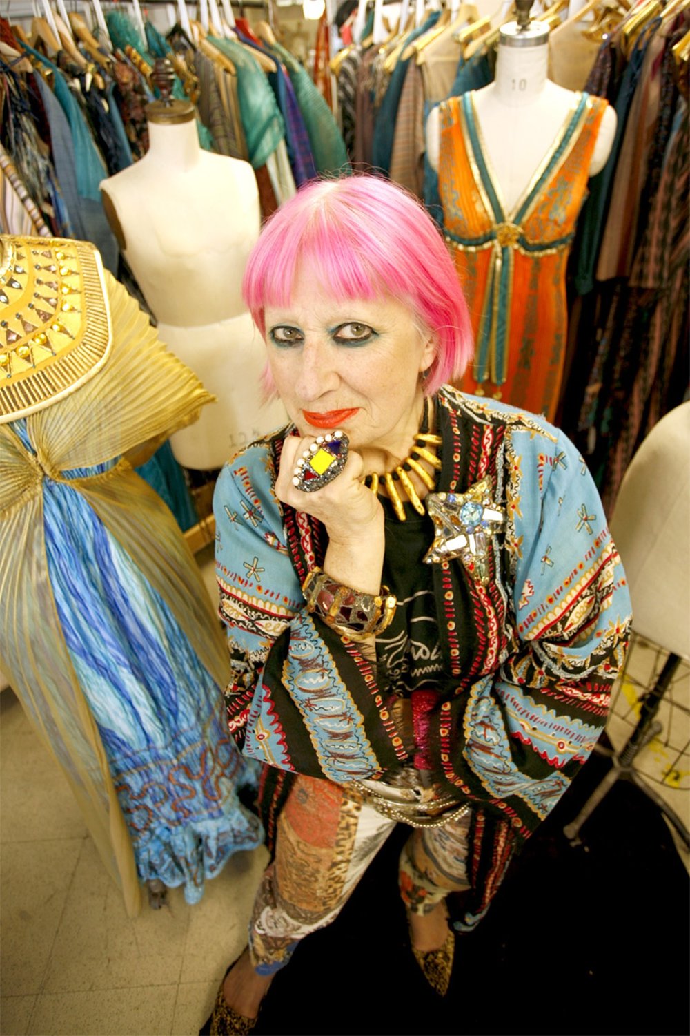  Zandra Rhodes with her costumes for Aida. (Photo by Kelly Nicolaisen) 