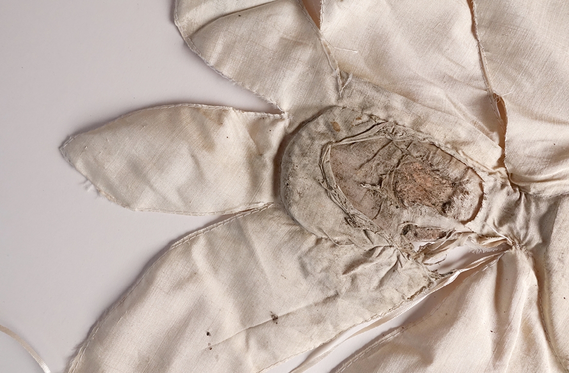  Ellen Sampson (2015)&nbsp; Cloth  (Photograph. Silk, gauze, copper leaf, leather shoes). Copyright 2016 Ellen Sampson. 