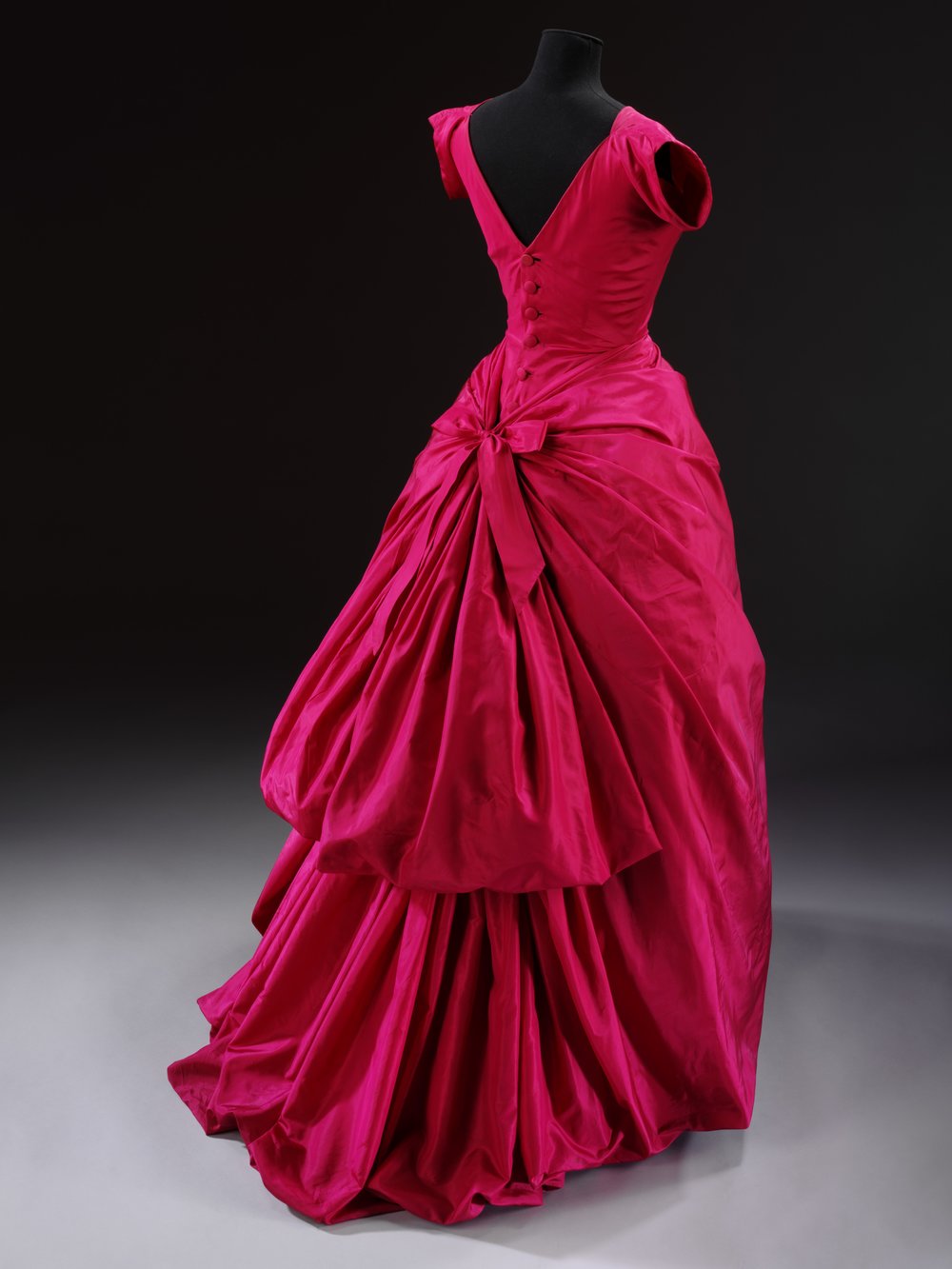  Evening dress, silk taffeta, Cristóbal Balenciaga, Paris, 1955 © Victoria and Albert Museum, London.    