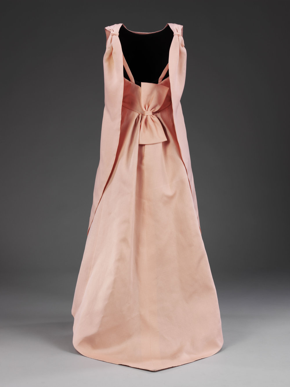  La Tulipe Evening Dress,&nbsp;Balenciaga for EISA,&nbsp;Spain,&nbsp;1965,&nbsp;© Victoria and Albert Museum, London. 