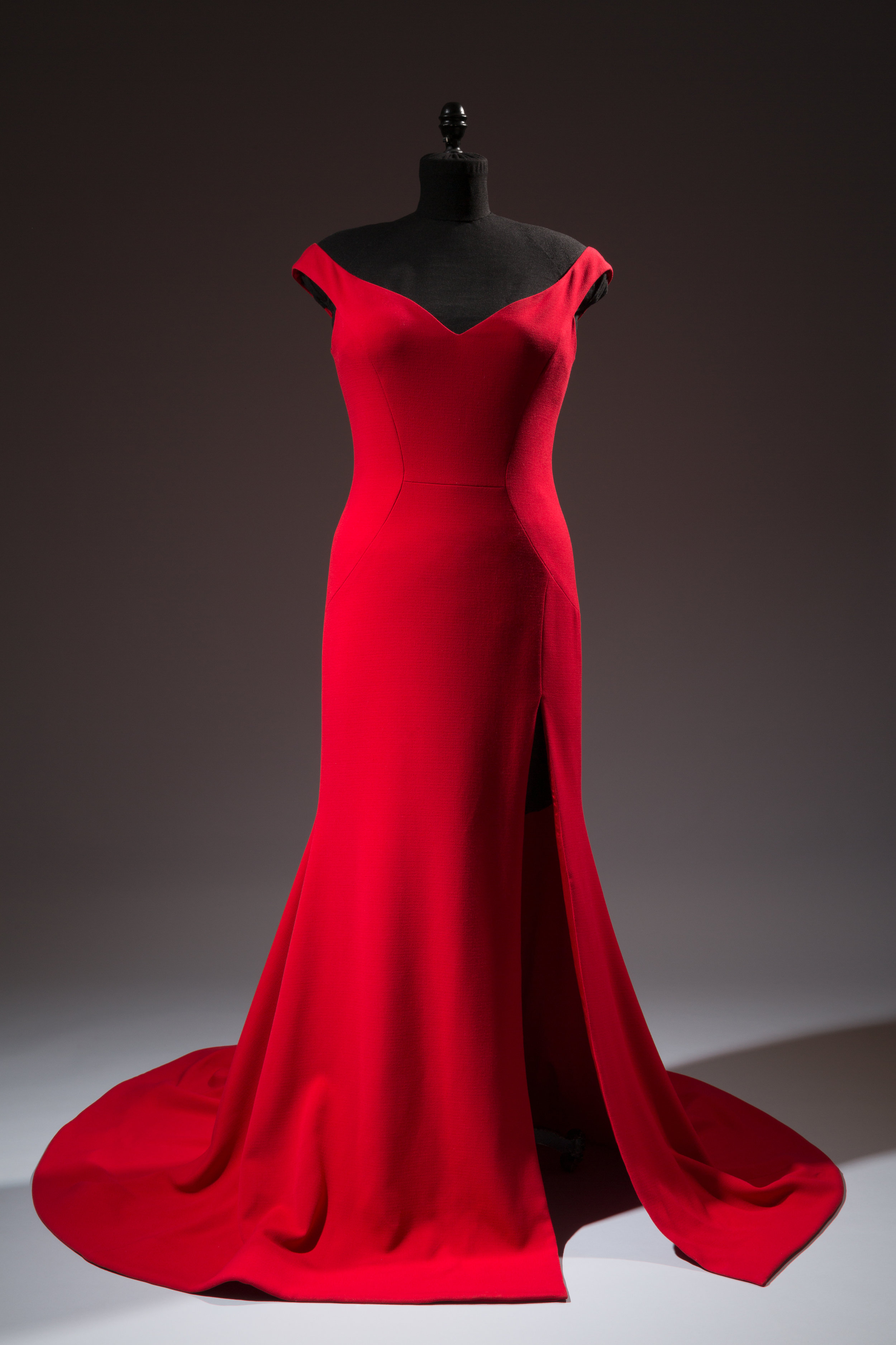  Christian Siriano, custom dress for actress Leslie Jones, faille crepe, 2016, USA, Gift of Christian Siriano. Photograph courtesy The Museum at FIT. 