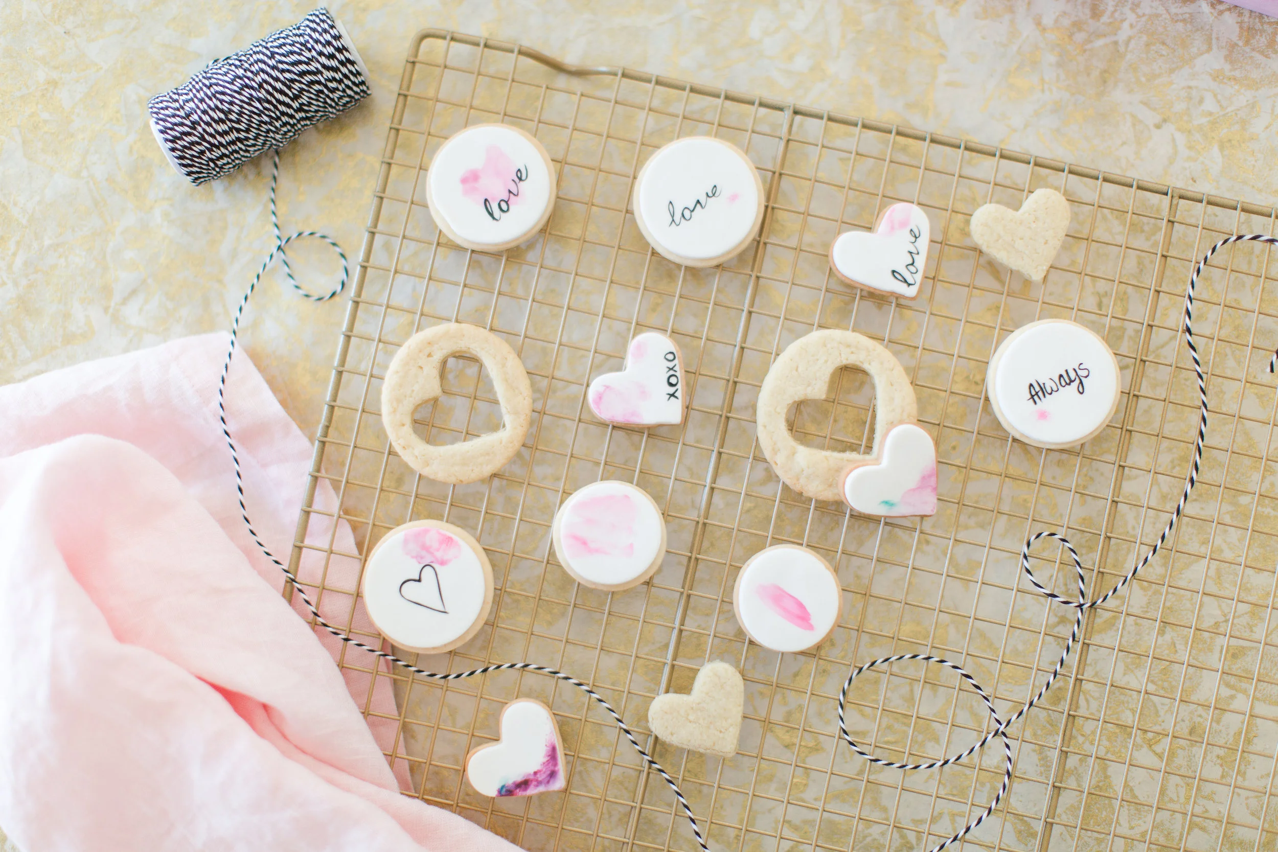  Watercolor sugar cookies with light touches of color. The styling in this shot keeps everything soft. 