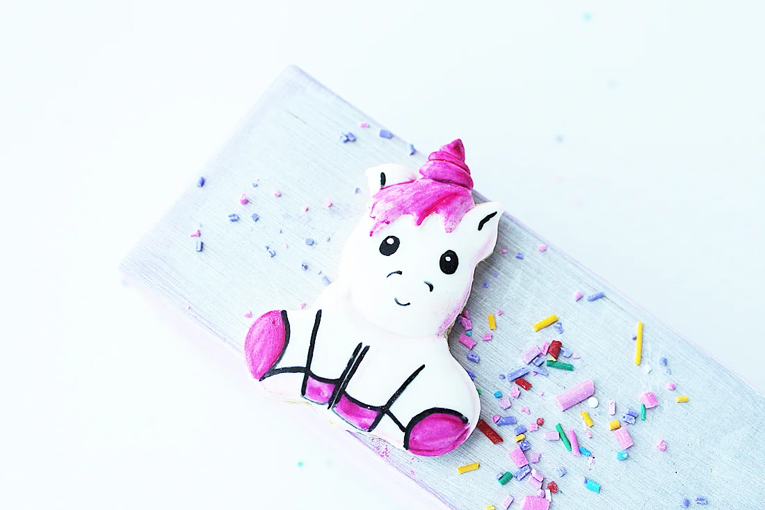 unicorn macaron close 2.jpg