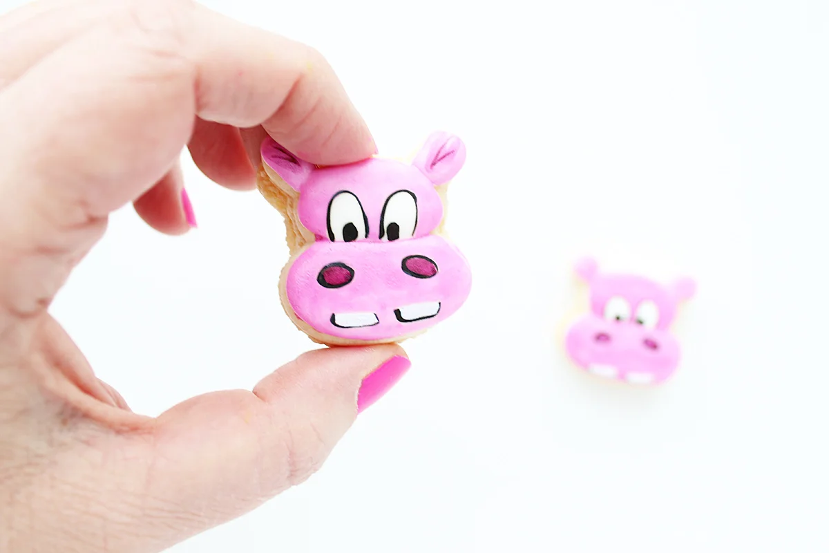hippo macaron 1.jpg