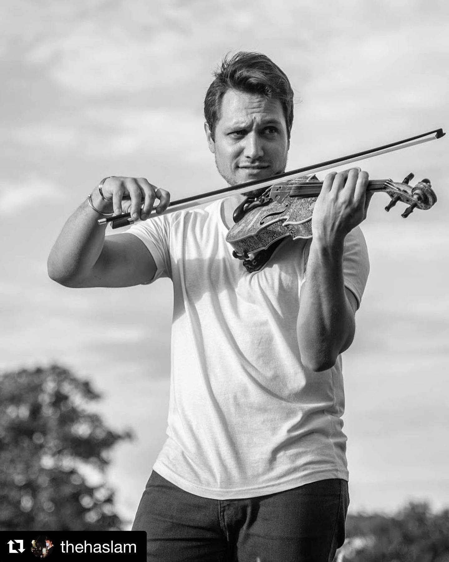 As my friend @thehaslam said:
&ldquo;Bit of a silly shot of mr @violin_bar from a shoot a few weeks ago 😁&rdquo;
I couldn&rsquo;t agree more. But I kinda like it though 😉
.
.
.