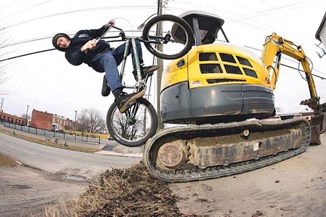 @fbmbikecompany @dillonleeper making use of a temporary spot! ๐ท @kalebbolton
#bmx #mffbm