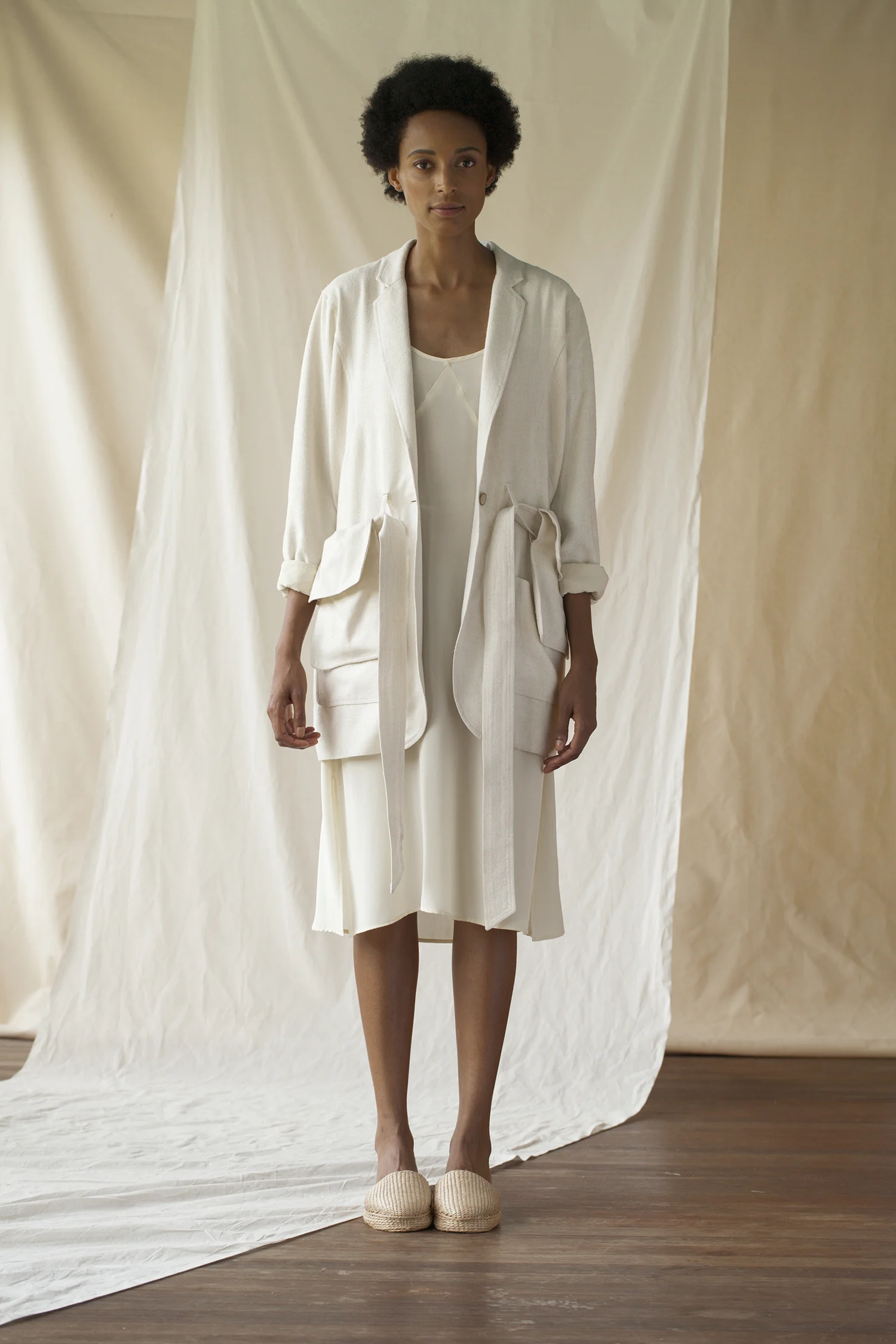 HOUSEDRESS_S17_Double_Pocket_Slit_Back_Blazer_2.jpg