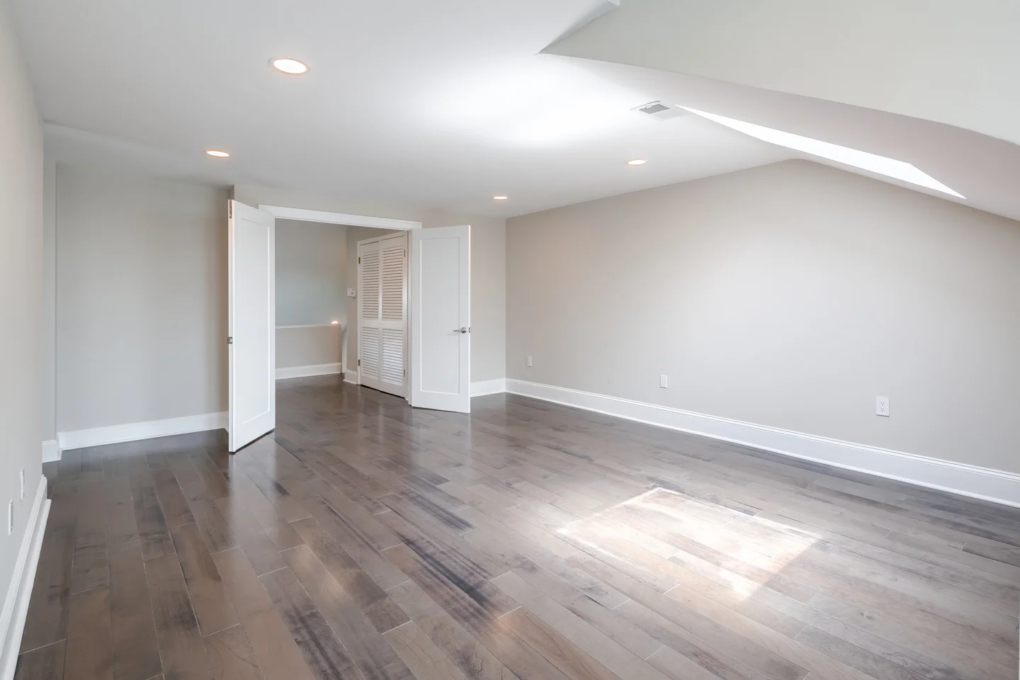 909-910 Spruce Street Unit 9 & 11-MLS-12.jpg