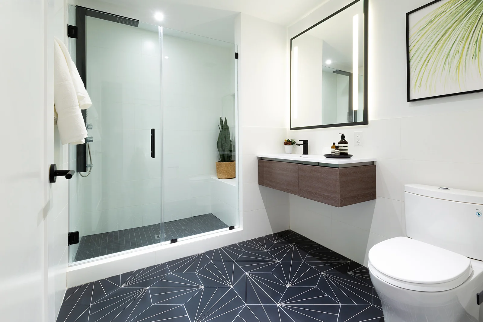 apple 1BR Bathroom.jpg