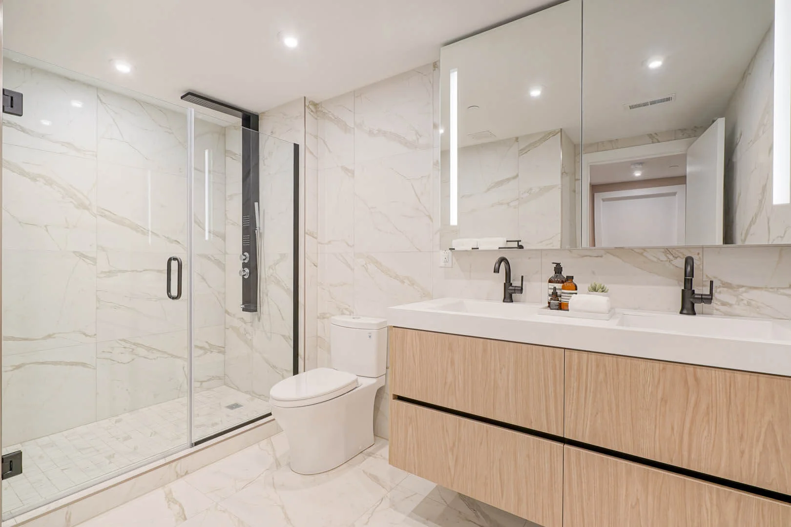 pizza bathroom2.jpg