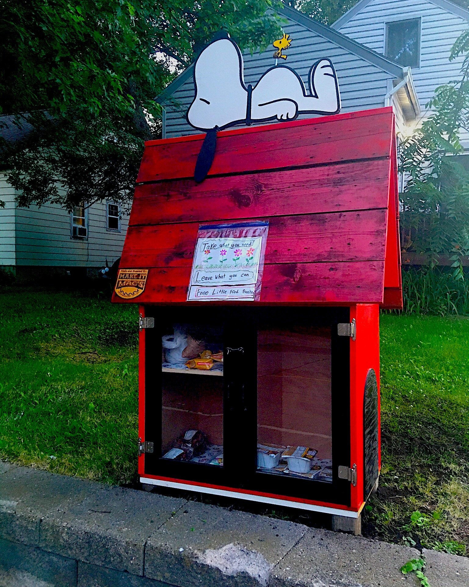 #ICYMI yesterday on TLFP's Facebook page...9th Ave S. Free Little Food Pantry in #stcloud 

#peanuts #snoopy #woodstock (#charlybrownchristmas is the best #christmasalbum) #minipantrymovement in #minnesota