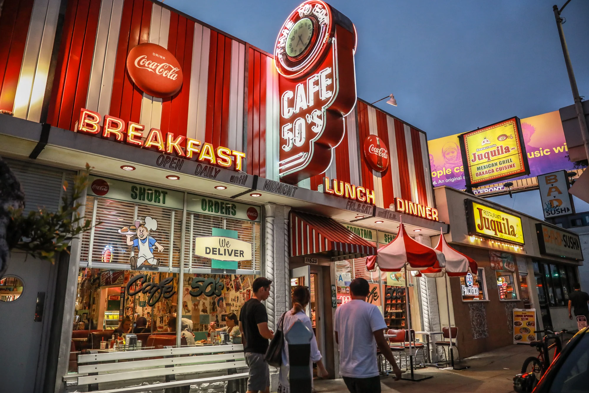 C_UsersAndyDocumentsFederal  AveRental_PicsWebsitePicsCafe50People.jpg