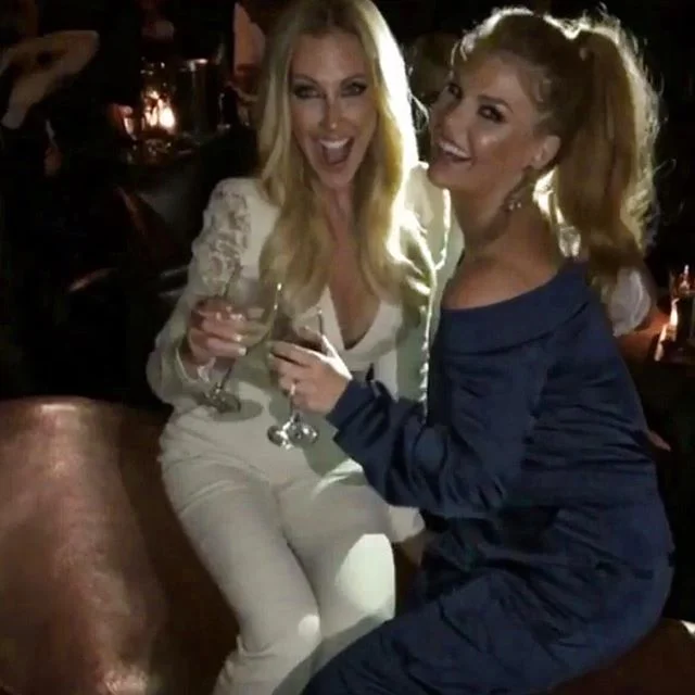 Did you guys catch #WWHL?? Loved seeing our client @brandiredmond and of course our bronze touch caught our eye as well. 😉She's such a beauty! Have you booked your tan?? #tanbodysunlesspros #dallastanning #organic #bravotv #realhousewivesofdallas