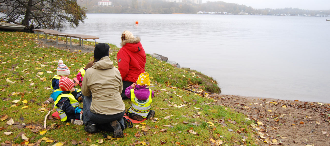 Fruktstund vid den närliggande badplatsen i Minneberg