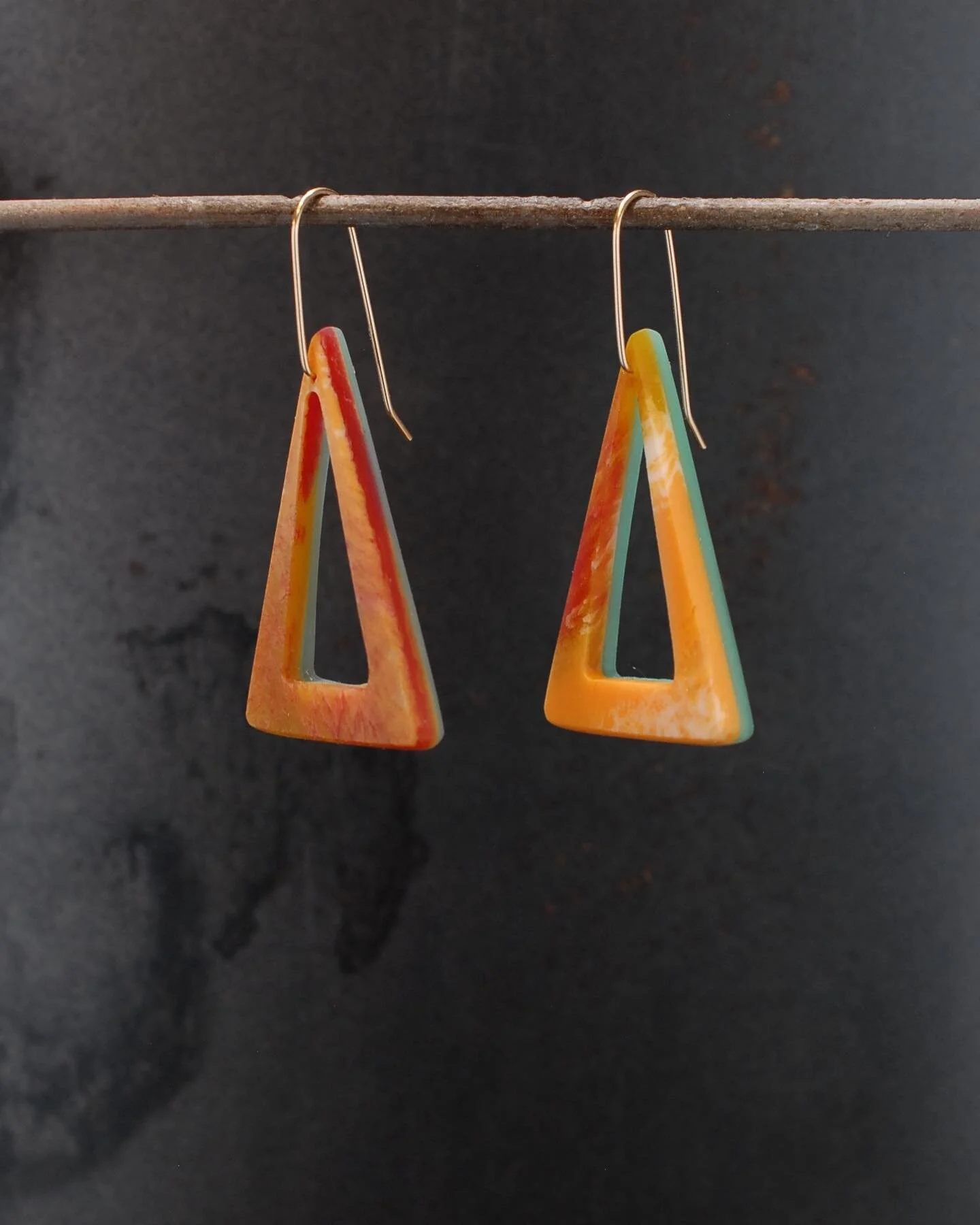 Reversible pieces designed to match any outfit, two earrings in one! Don&rsquo;t forget to sign up for our Sunday Drop to see exclusive pieces every Sunday (with a special offer this weekend👀) Link in bio