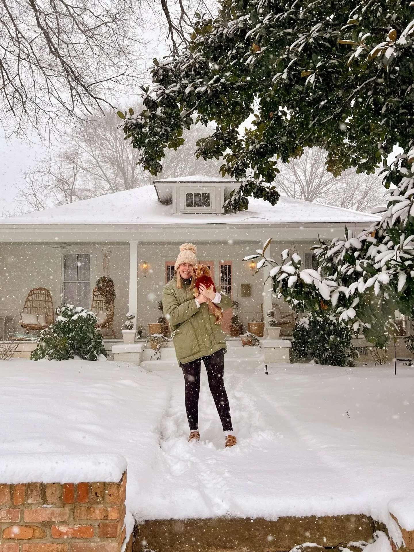 Winter whites ❄️🦢

1. We got our first real snow in years
2. Here for winter whites paired with pastels from the new @sezane x @seanewyork collab
3. Color hunting
4. Lulie❣️
5. Morning pages
6. I&rsquo;m not a winter kinda gal but pouring my energy 
