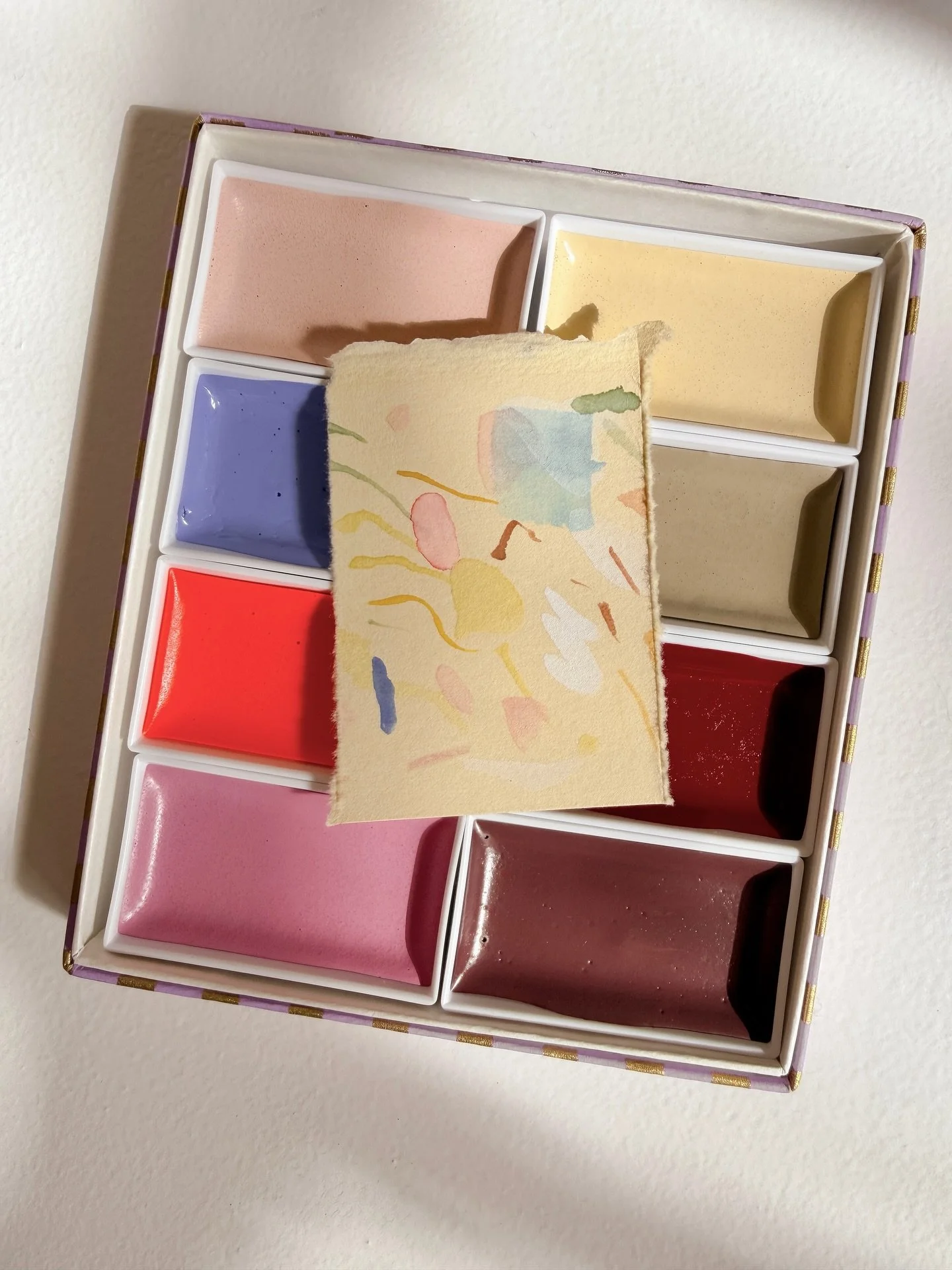 Over here getting lost in color studies + books. 

Just living my little analogue life. I hear it&rsquo;s coming back in style&hellip;😏

- ✿ -

Mixed Media Artist | Art Lovers | Contemporary Art