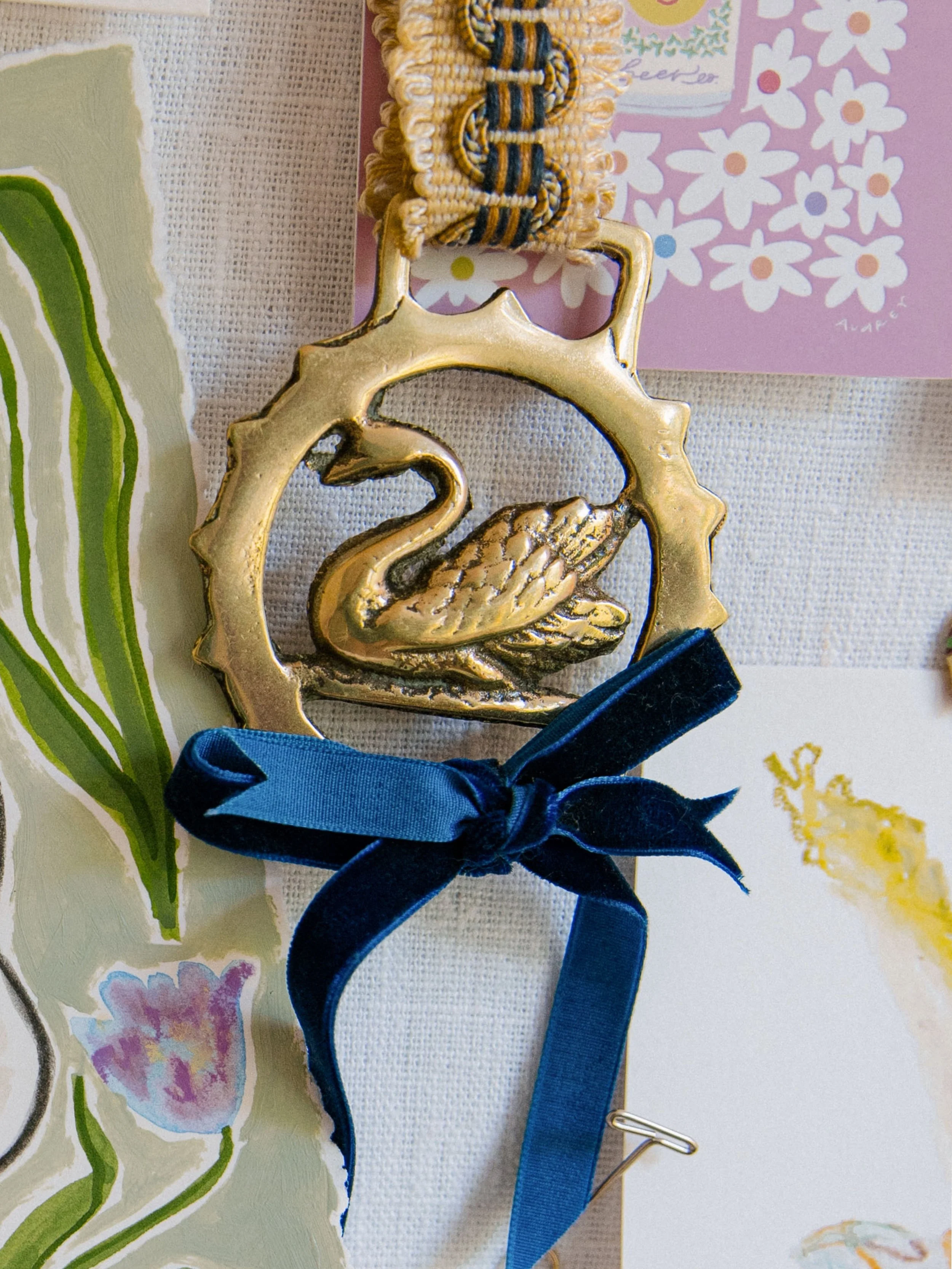 A swan doesn&rsquo;t rush. They&rsquo;re unhurried, unbothered and exactly on time. 🦢✨

She wrote to say, she&rsquo;s on her way 〰️ October 1st 
@thecampbellcollective 

- ✿ -

New Art Release | Art for Interiors | Feminine Aesthetic 
Swan