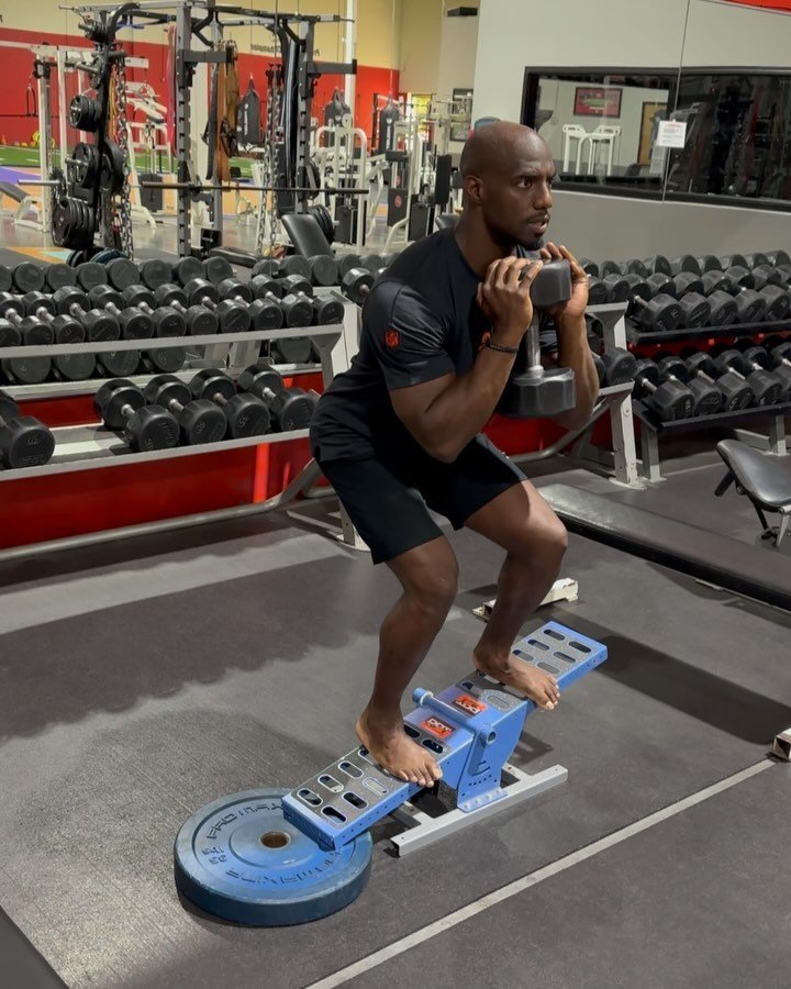 The Secret to STABILITY Training!! 10 Moves with NFL pro @duronharmon .

Here&rsquo;s a 10 part workout I put Duron through this week. Notice we did a combination of unique stabilization &amp; motor control exercises mixed with more heavy tradition