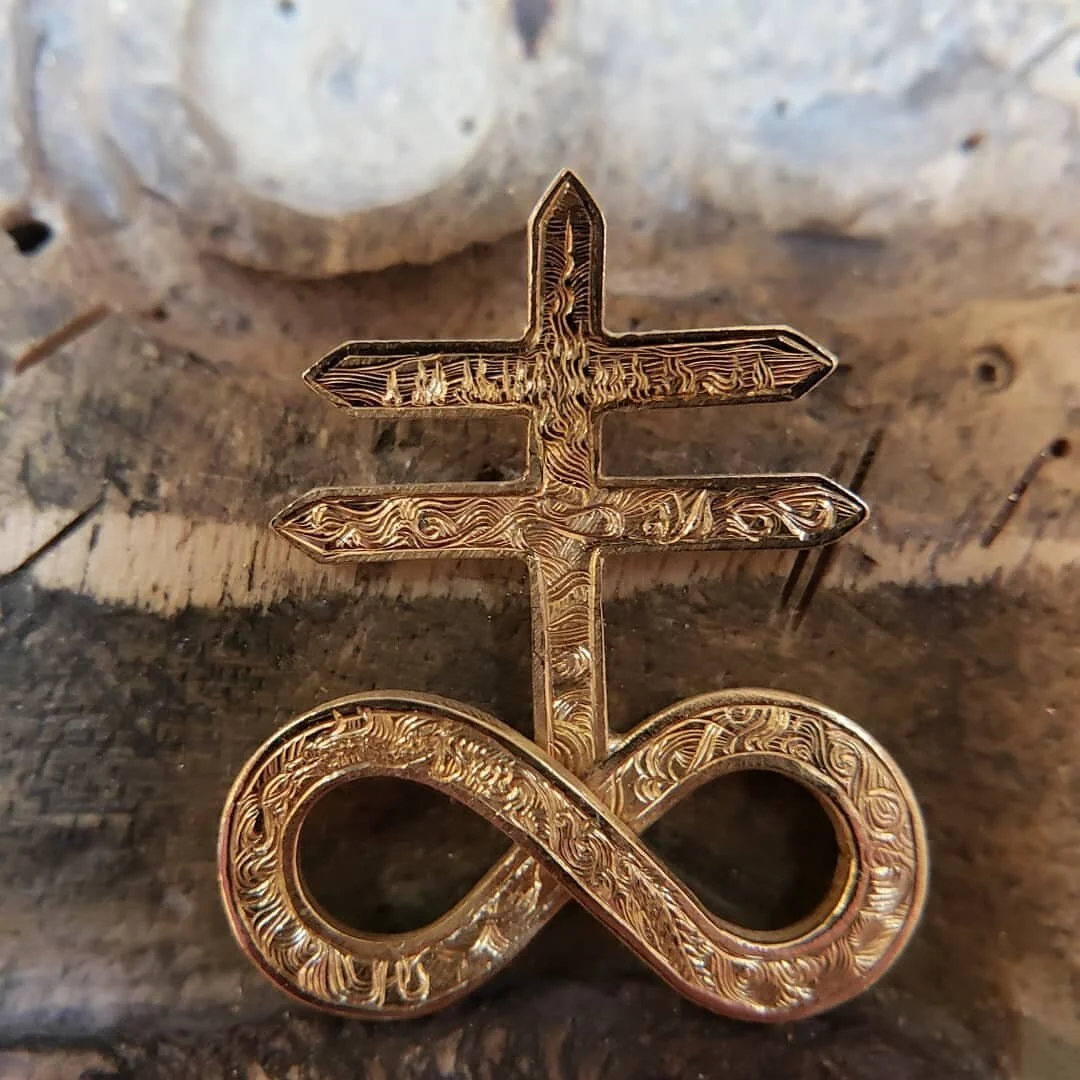 18k hand fabricated and engraved pendant