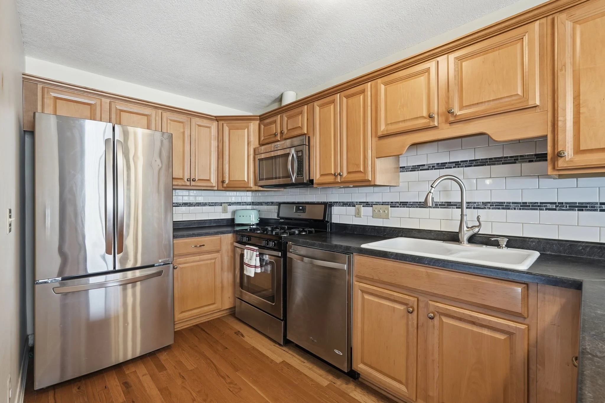 22-web-or-mls-1650 Hickory Hill Dr-22.jpg