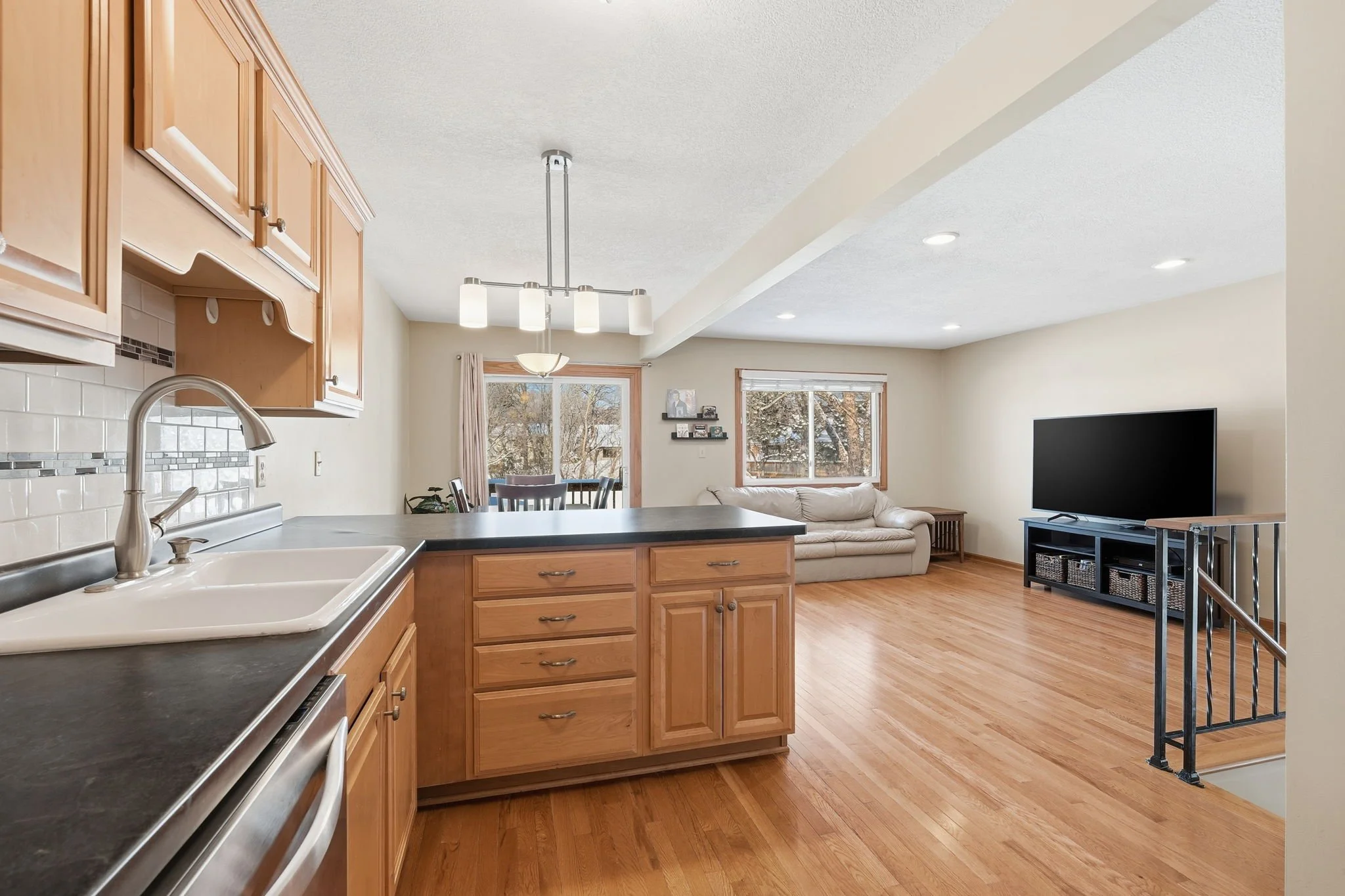 23-web-or-mls-1650 Hickory Hill Dr-23.jpg