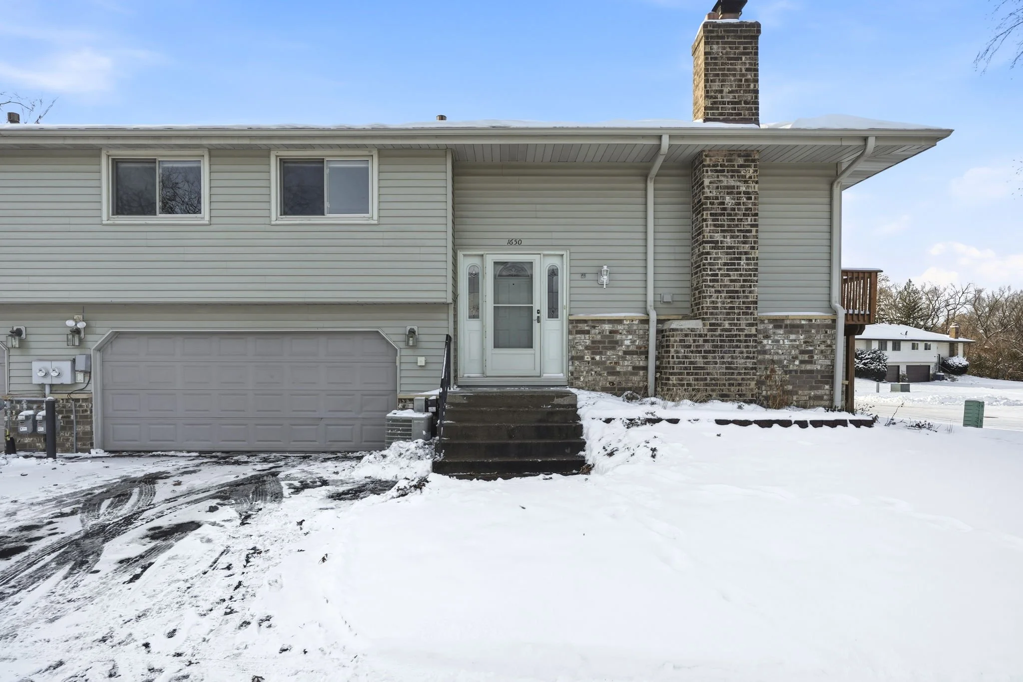 4-web-or-mls-1650 Hickory Hill Dr-4.jpg