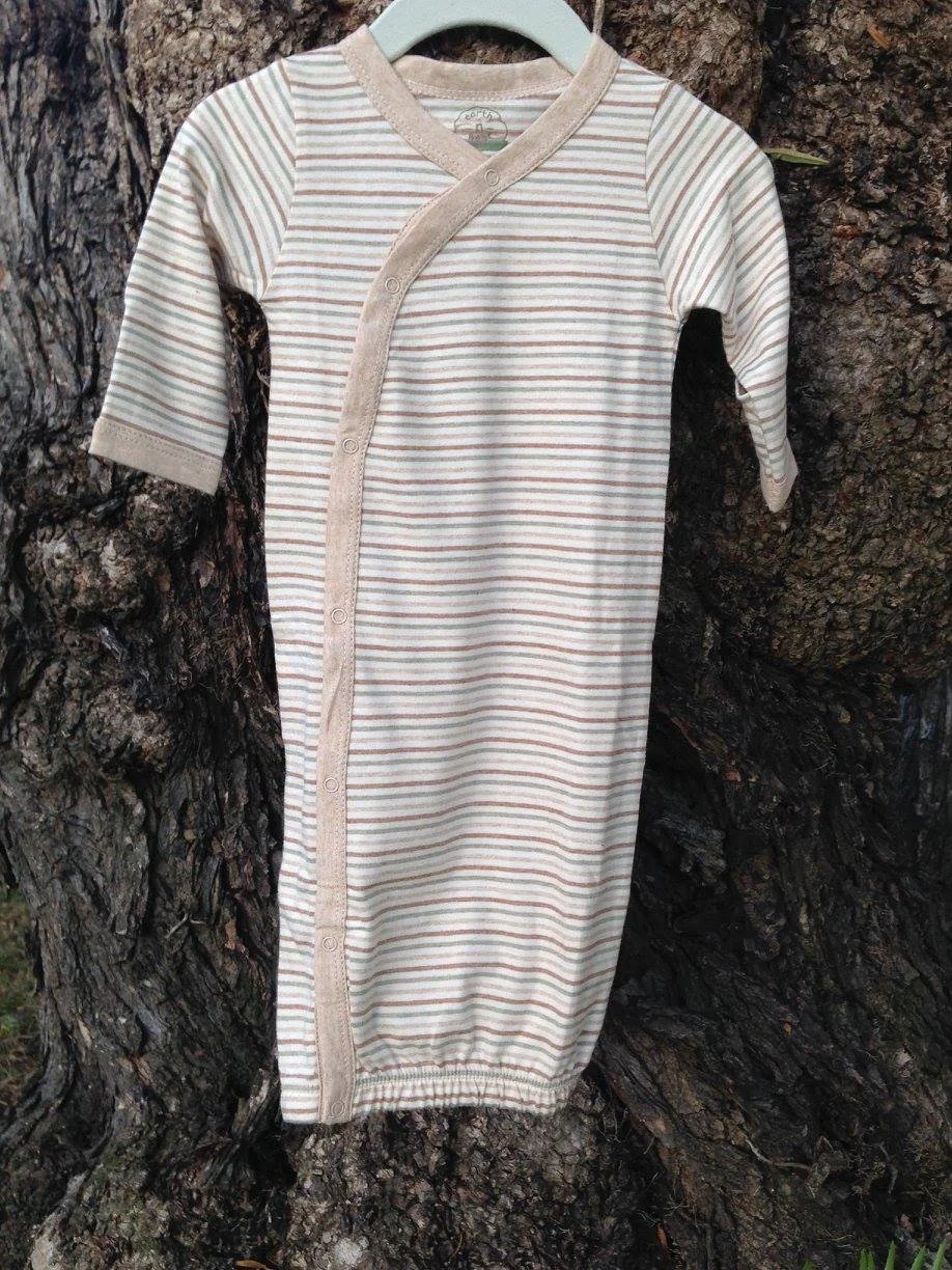 Earth N Wear logo on baby clothe