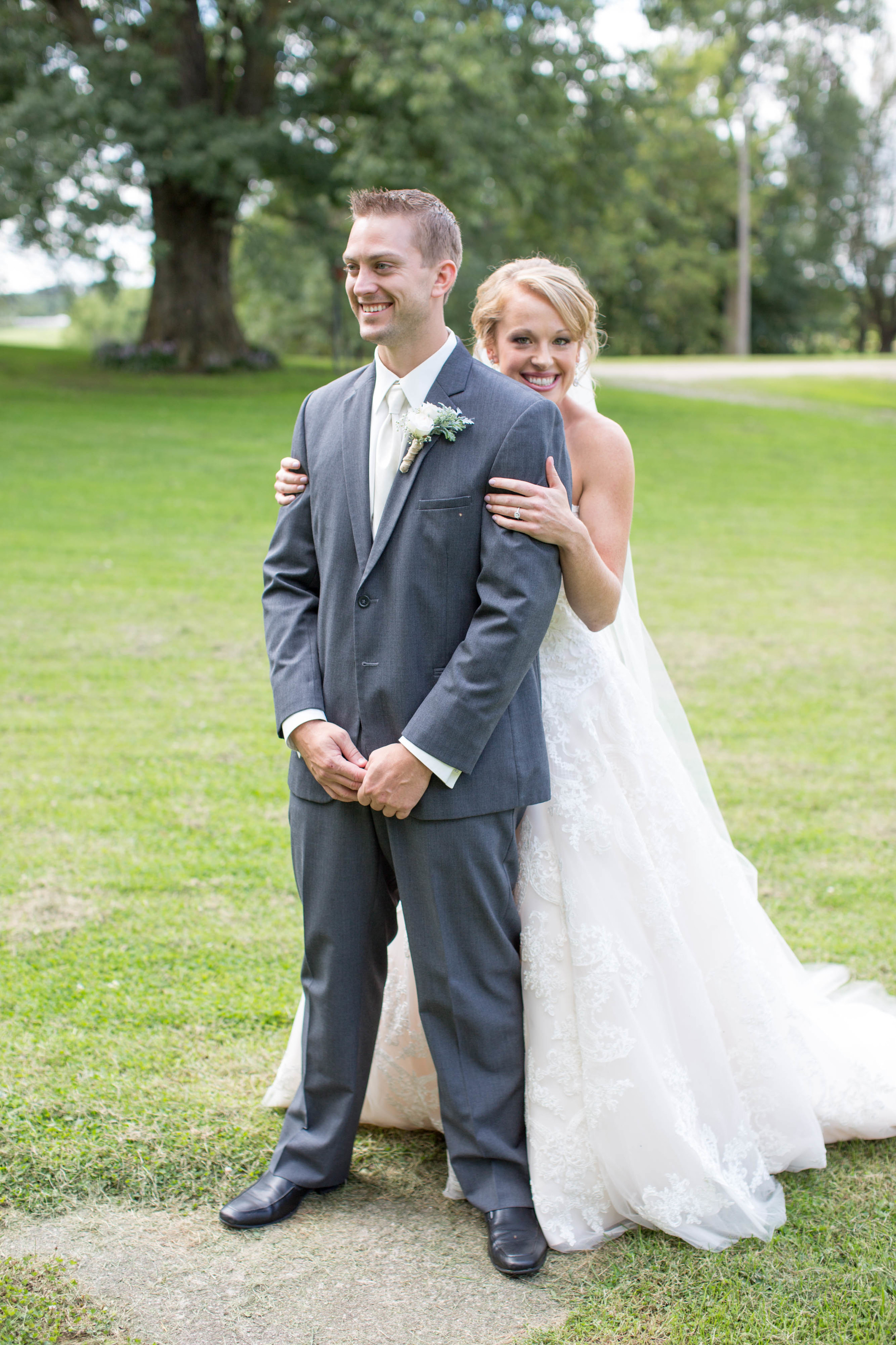 #mnwedding #mnphotographer #countrycharm #brideandgroom #firstlook