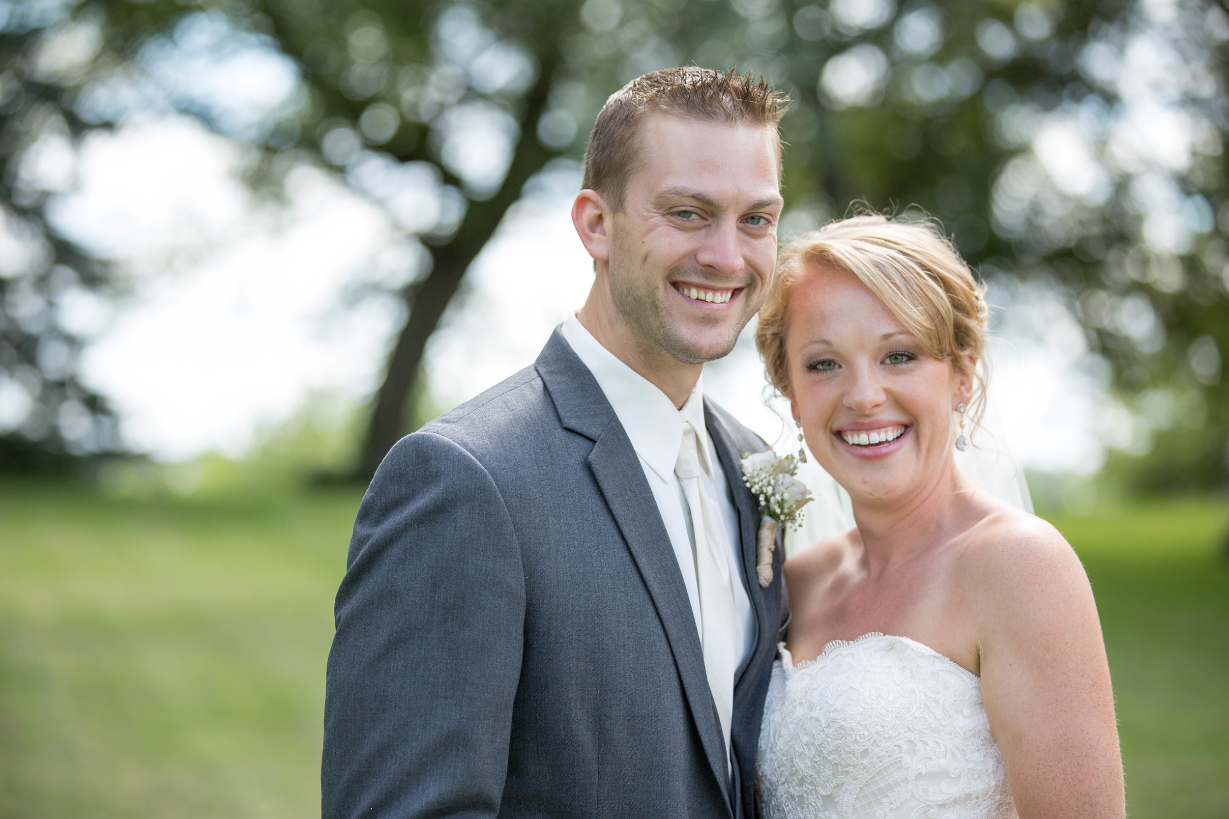 #mnwedding #mnphotographer #countrycharm #brideandgroom #firstlook