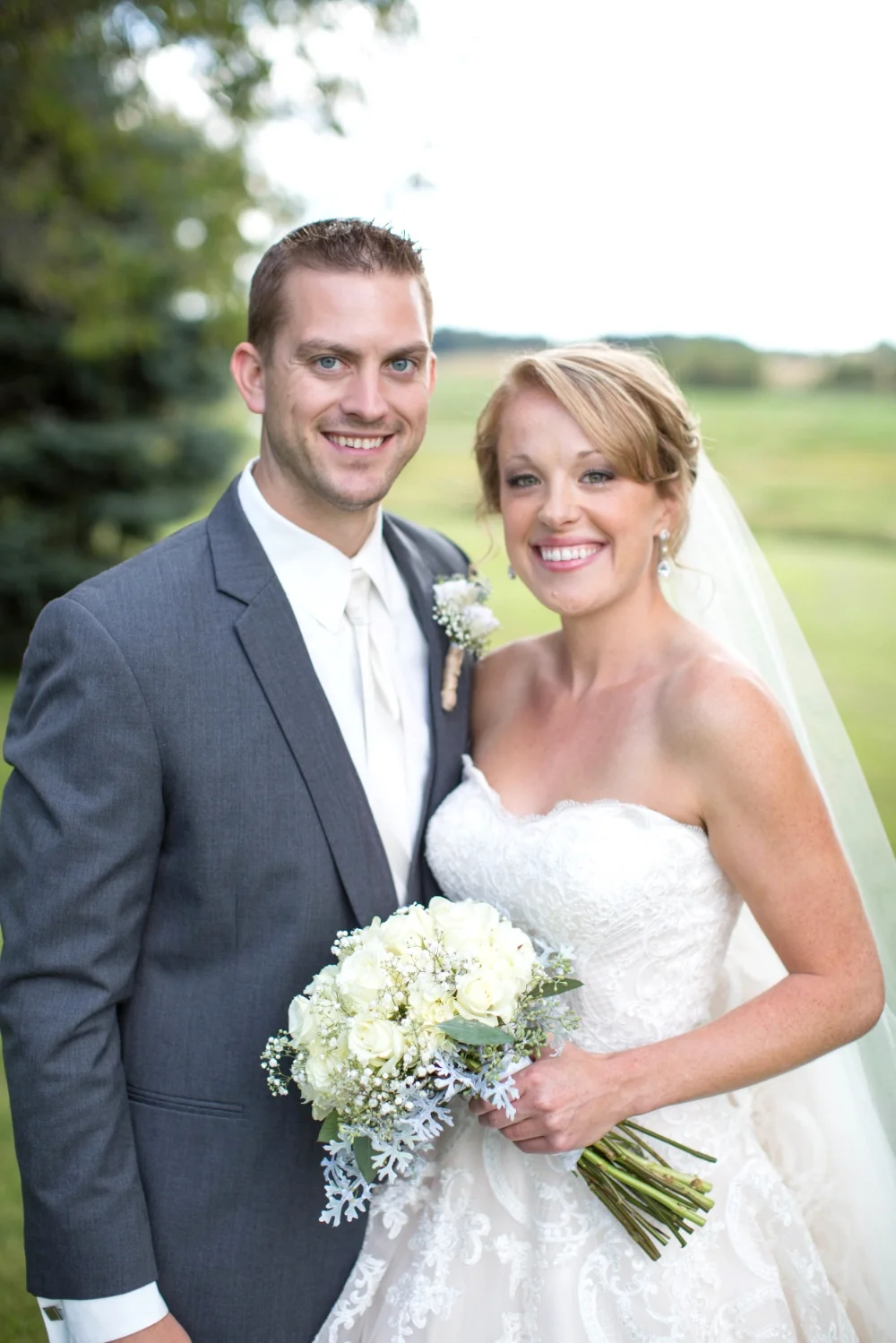 #mnwedding #mnphotographer #countrycharm #brideandgroom