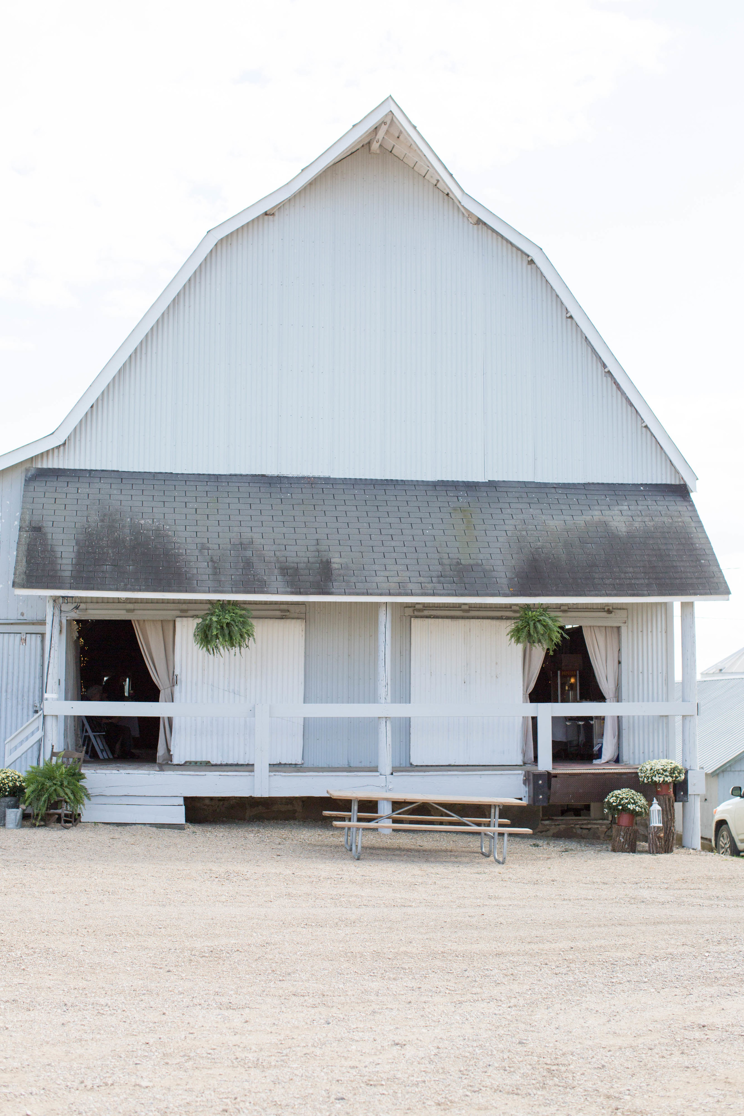 #mnwedding #mnphotographer #countrycharm #brideandgroom #barnwedding #venue