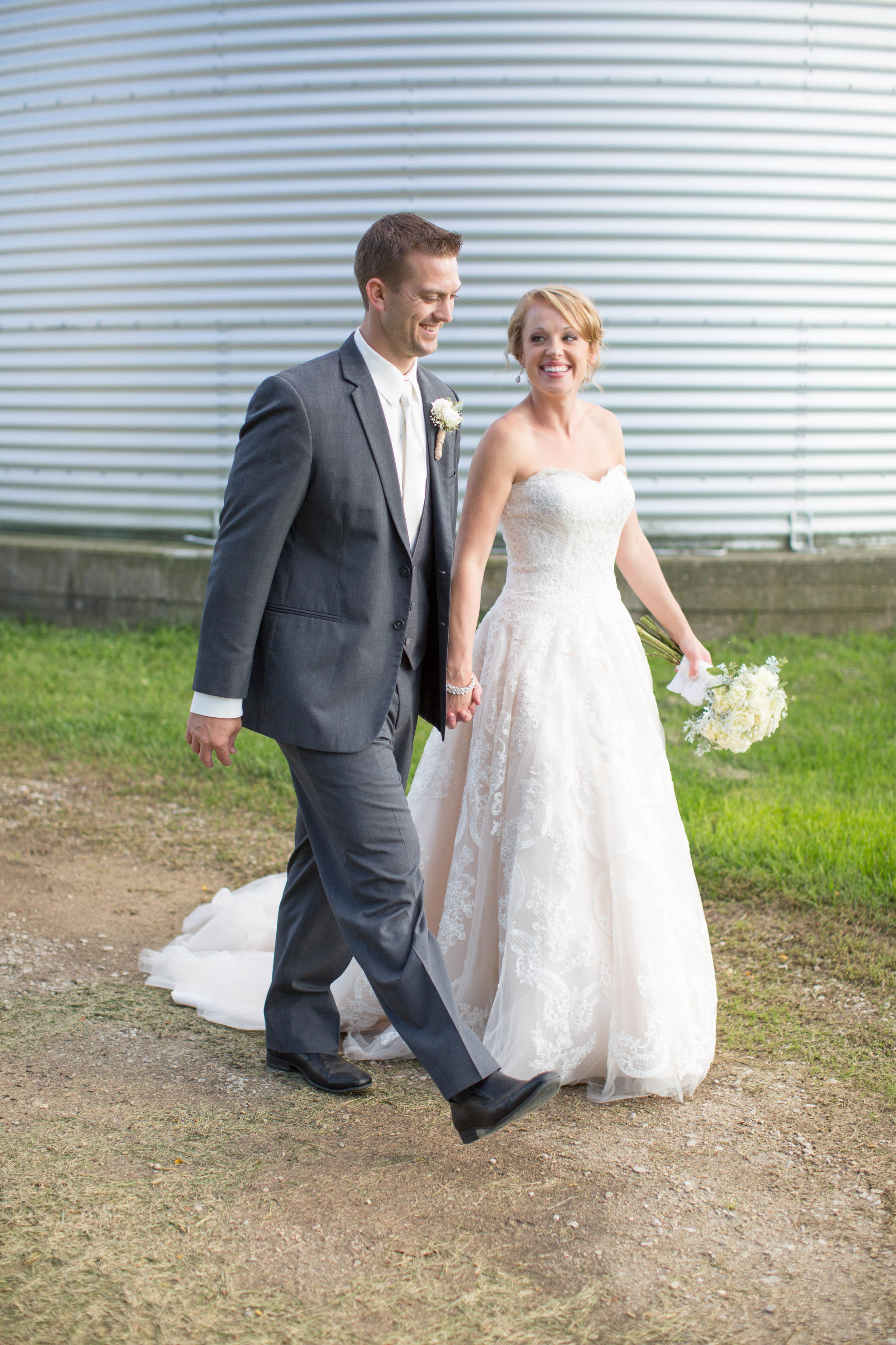 #mnwedding #mnphotographer #countrycharm #brideandgroom