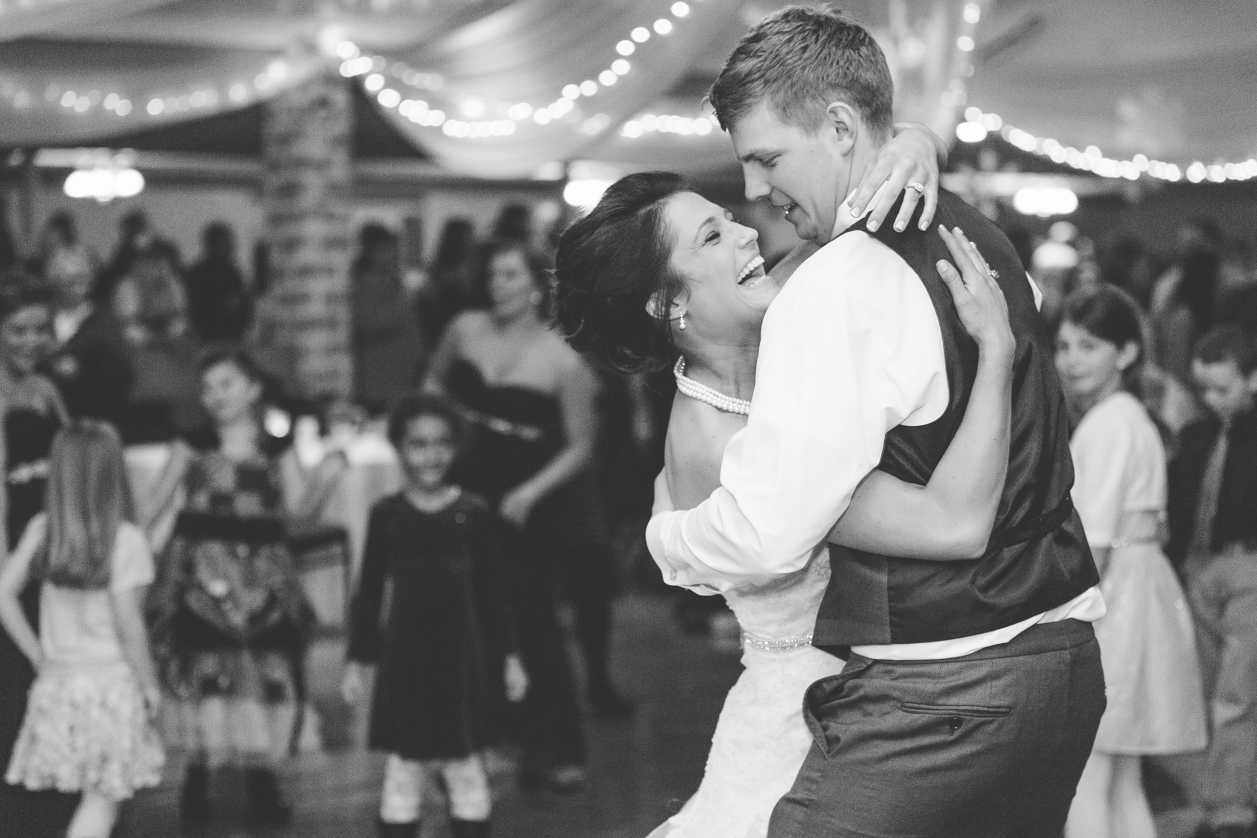 #brideandgroom #mnwedding #winterwedding #mnweddingphotographer #firstdance