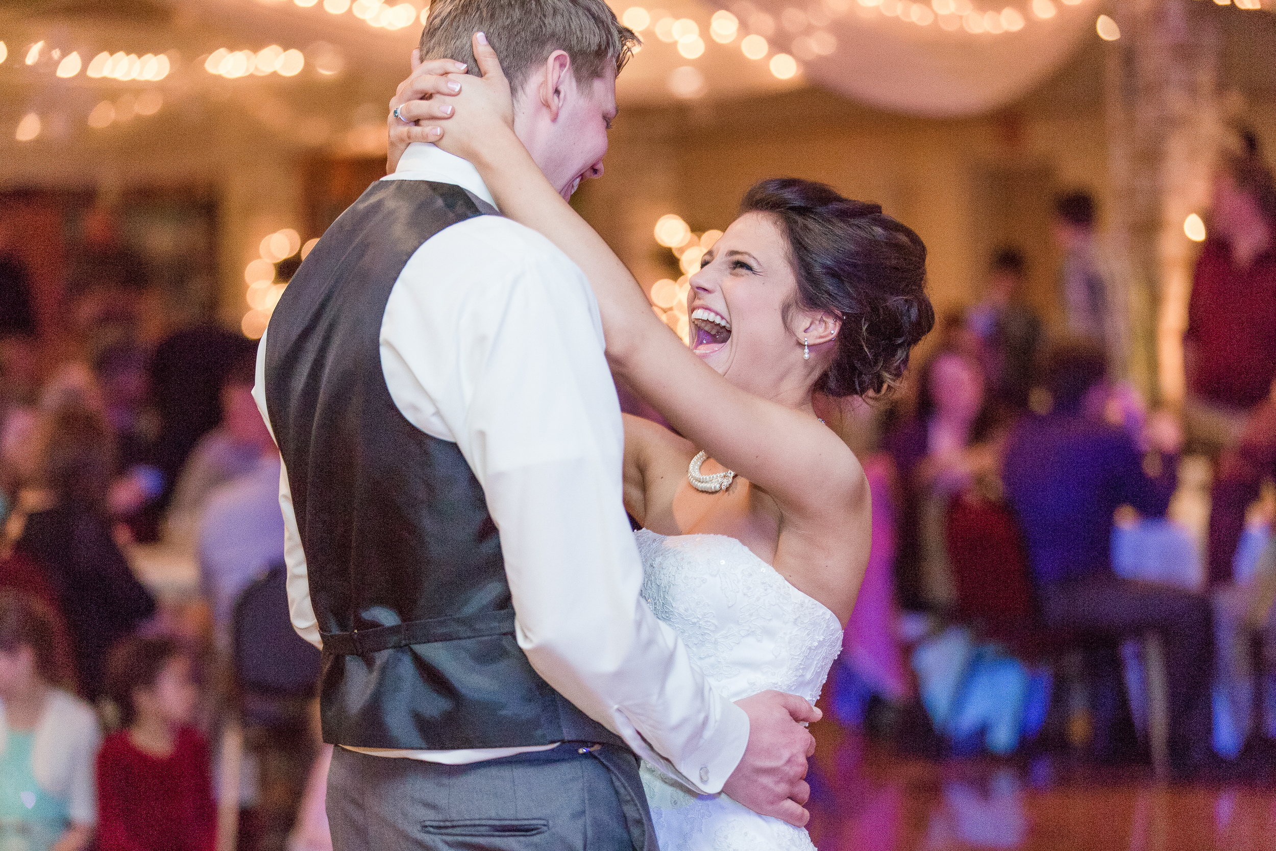 #brideandgroom #mnwedding #winterwedding #mnweddingphotographer #firstdance