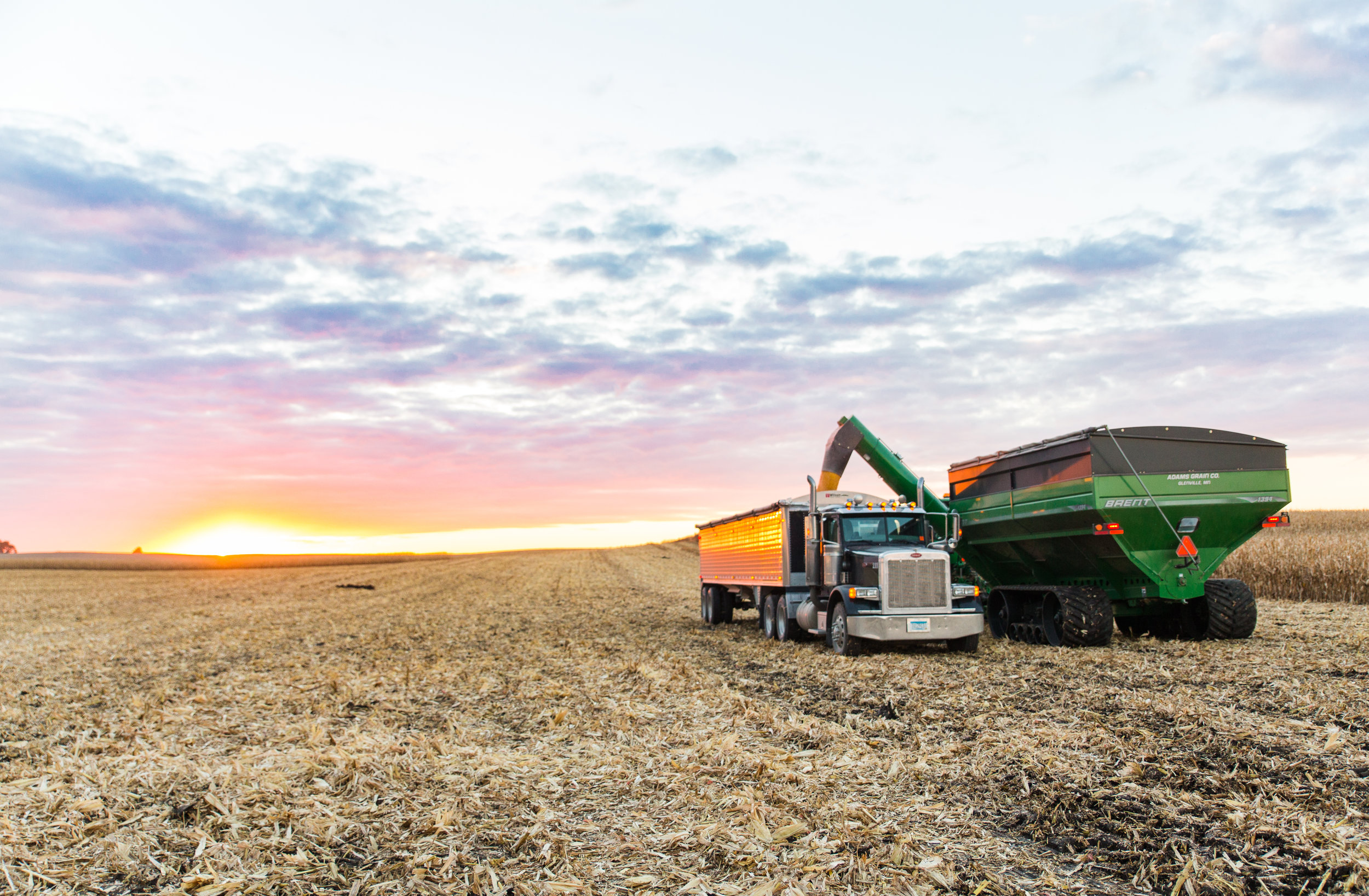 fall | harvest | sunset | john deere | combine | farming | midwest | dusk | corn harvest | stephanie lynn photography