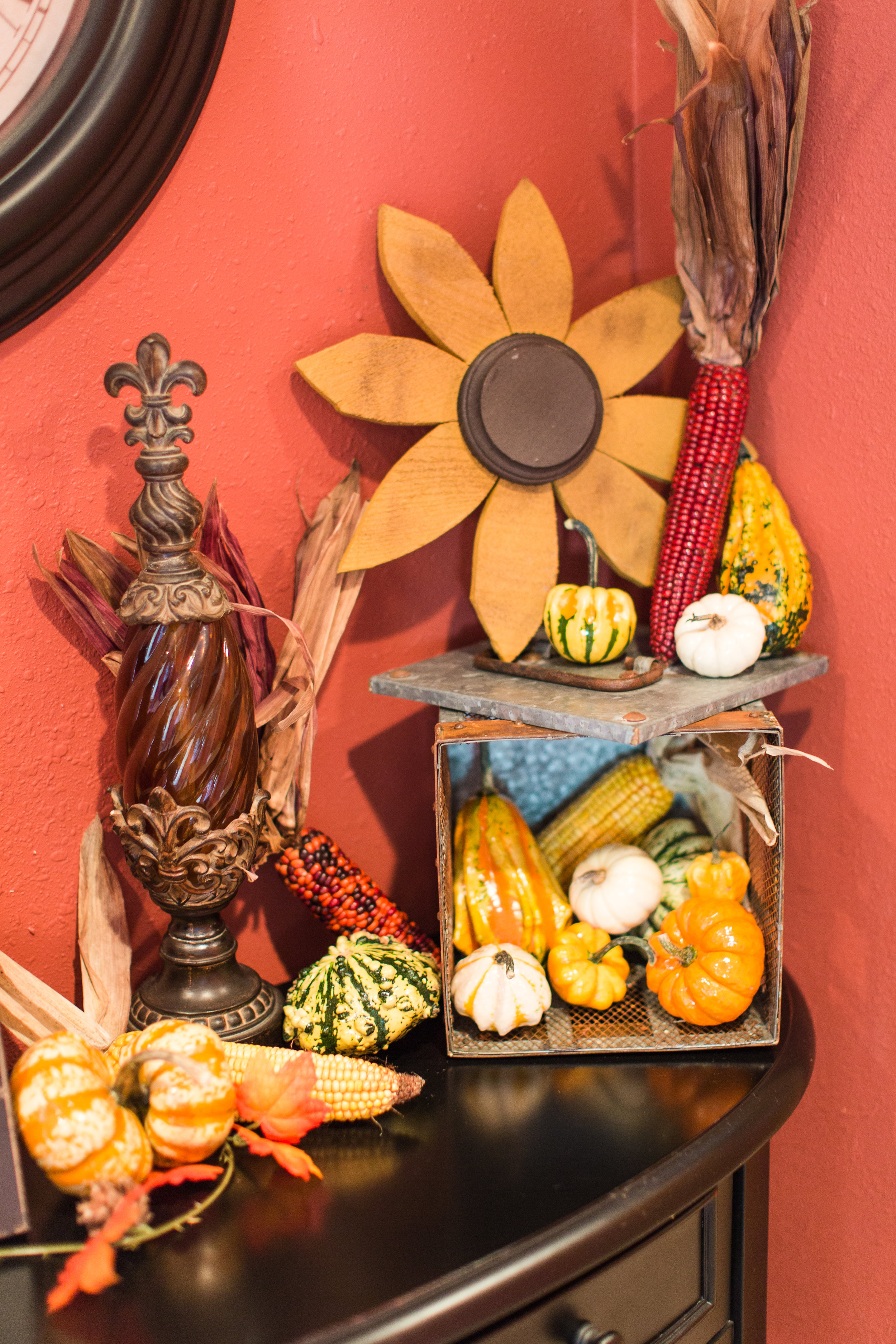 fall decor | front porch | pumpkins | straw bale | decorating | stephanie lynn photography