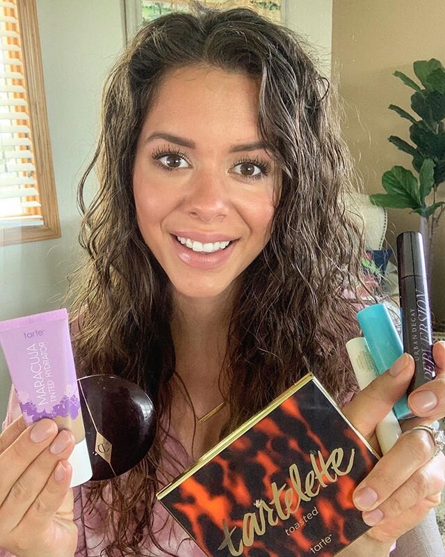 simple summer makeup is what I&rsquo;m all about! 5 products 5 minutes- that&rsquo;s all you need. love the lightweight feel of this #tarte foundation, perfect for hot summer days 🙌🏻 -
- // see details by downloading the @liketoknow.it app &gt;&gt;