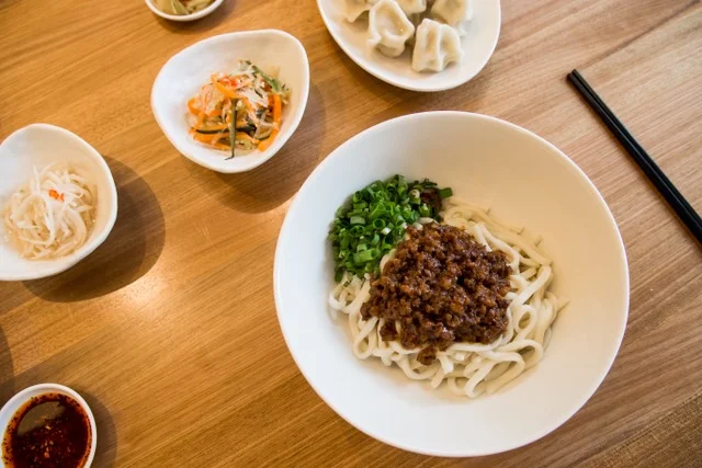 肉燥乾麵跟寒天三絲還有大頭菜.jpeg