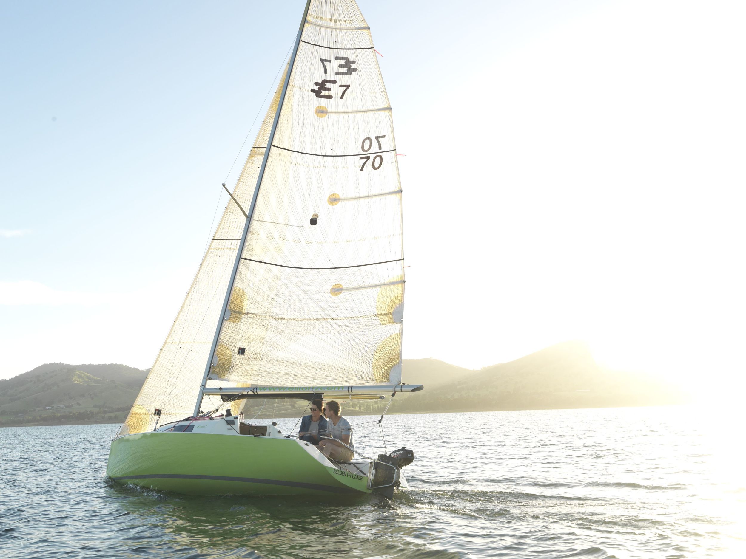 See Both Sides – Hume Weir Cover image for AlburyWodonga Overnight Visitors Guide