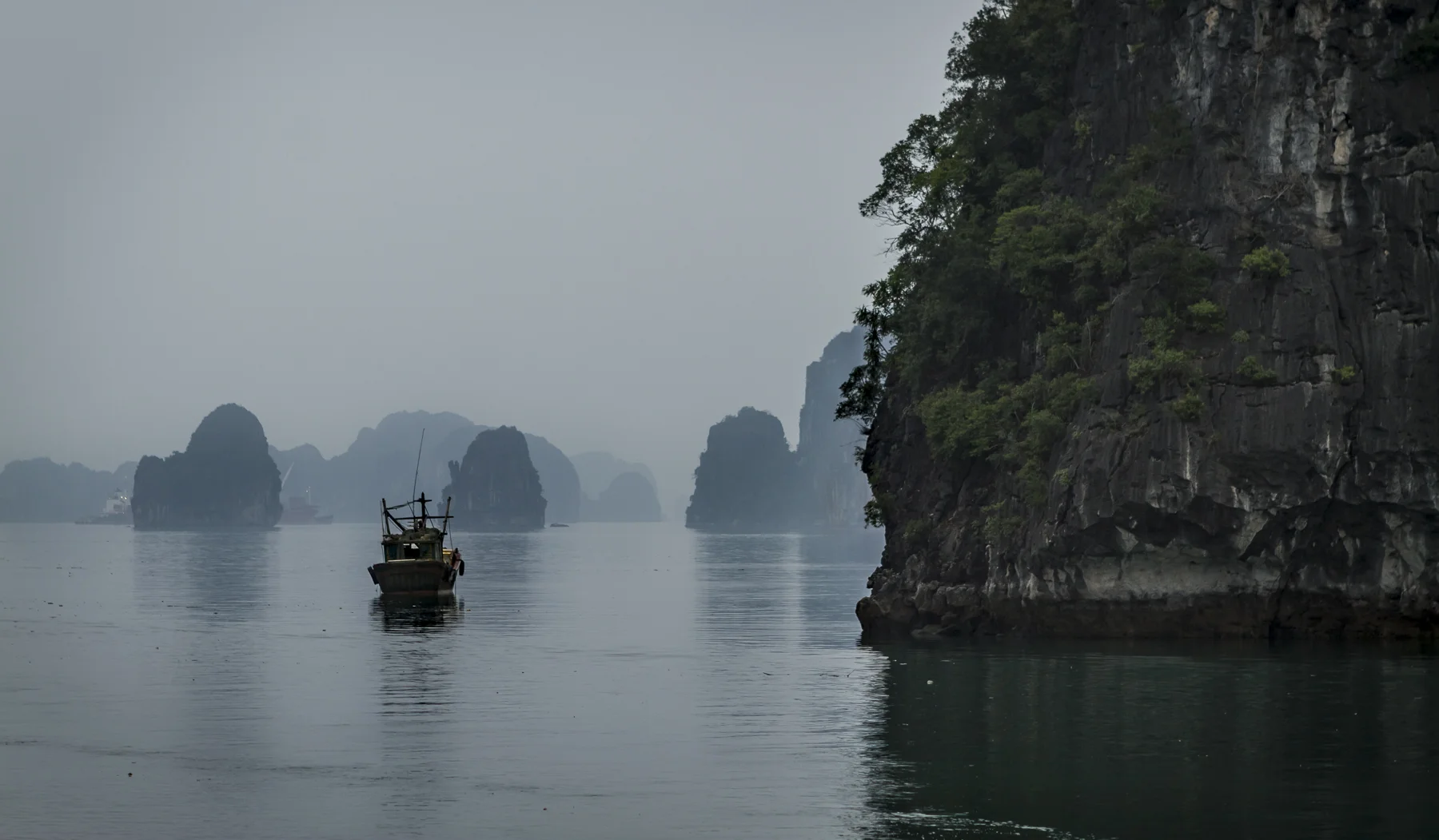 12_03_Asia 34 Vietnam Halong_0660.jpg