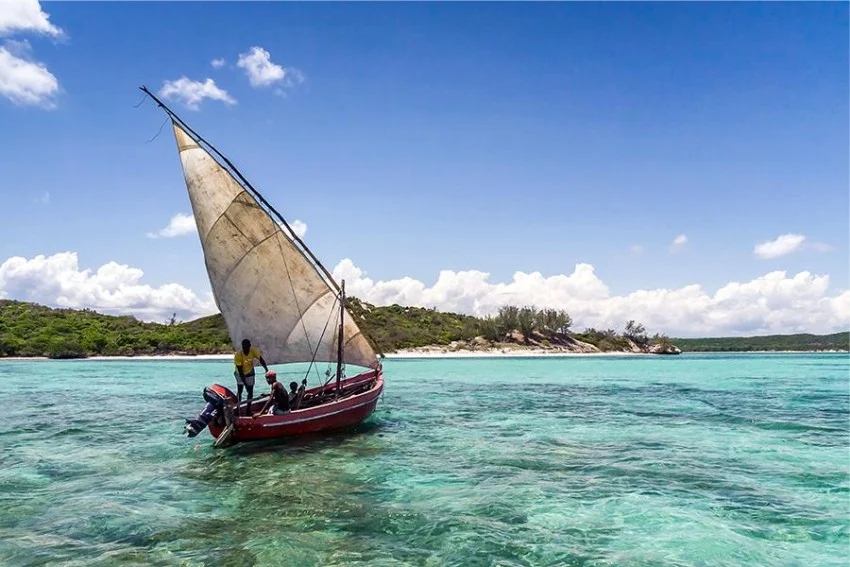 Sail fishing boat at 293 on Komba