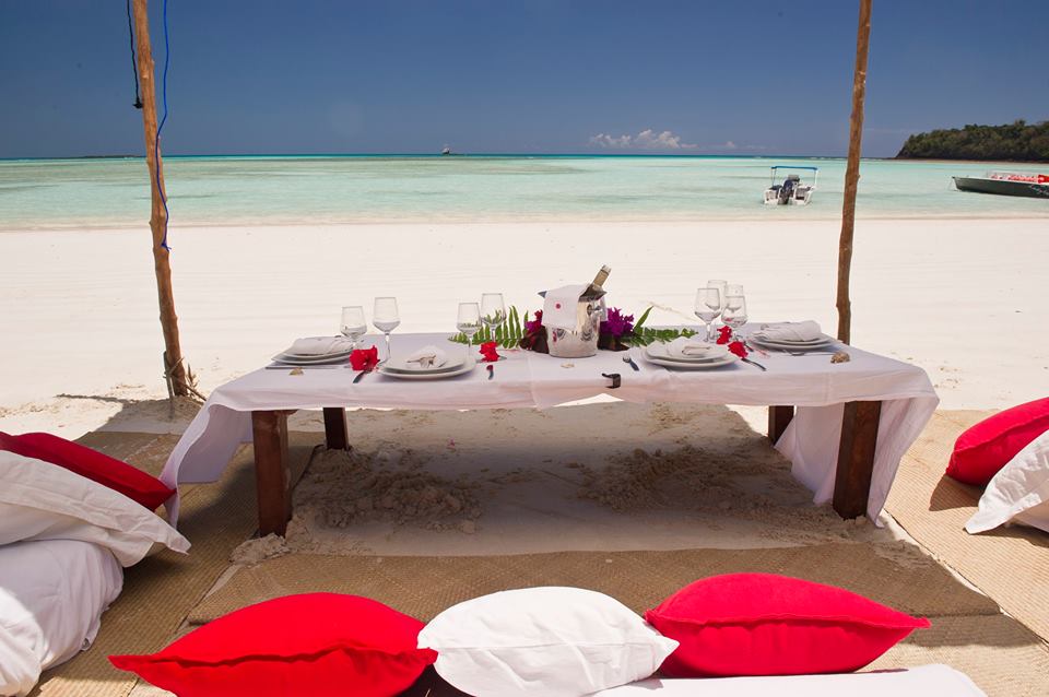 Dining table on the beach at Tsara Komba Lodge, Nosy Ambariovato