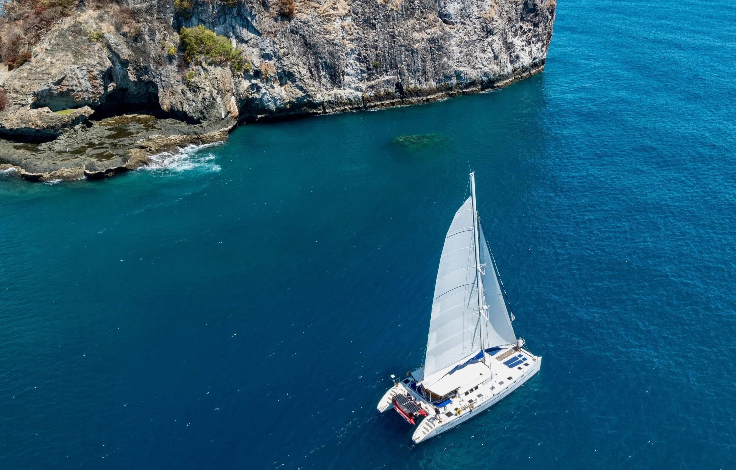 Turquoise-sous-voile2-jpg-scaled.jpg