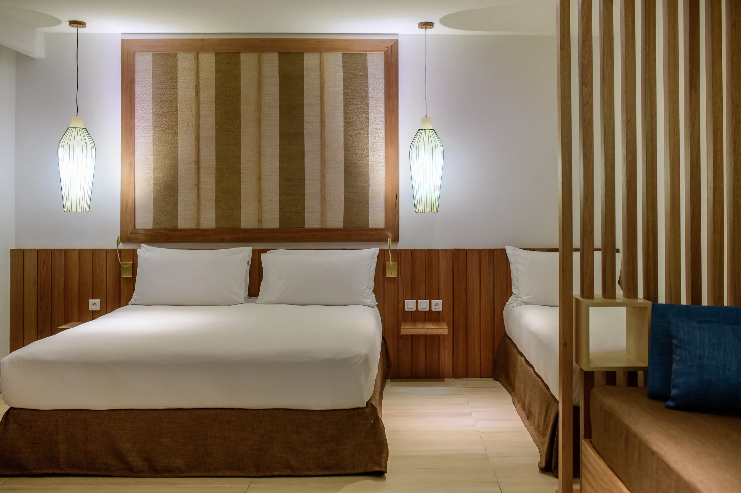 deluxe_room2.jpg