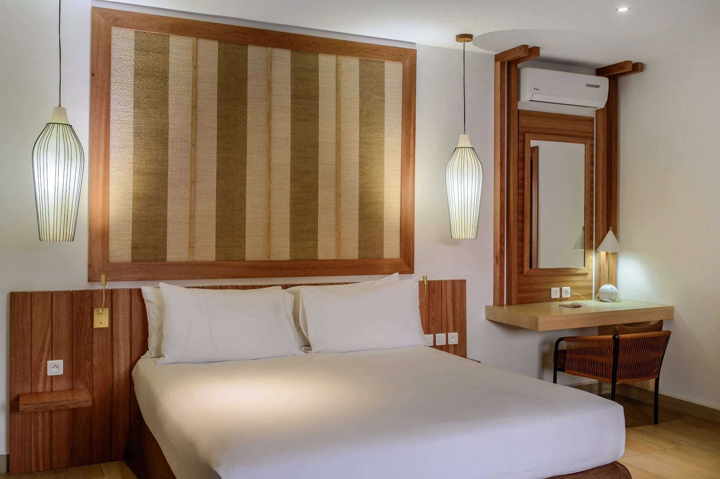 deluxe_room1.jpg