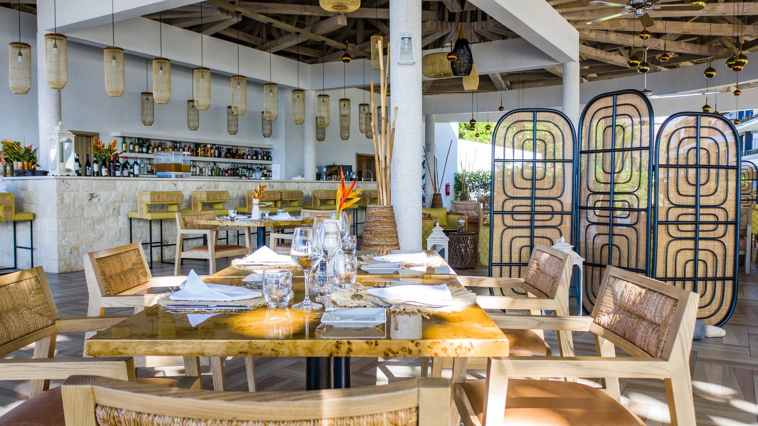 leroyal_restaurant4.jpg