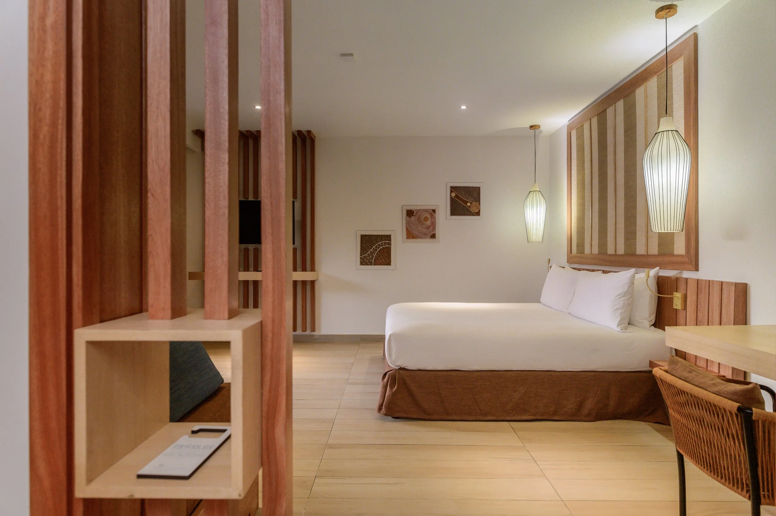 deluxe_room (1).jpg