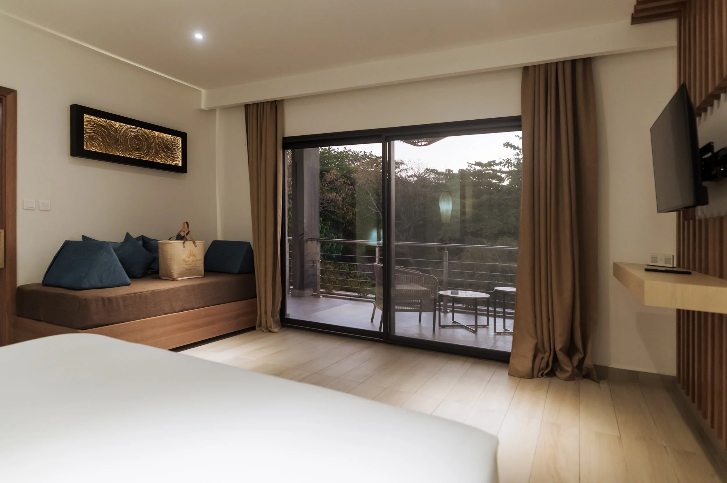 deluxe_room5.jpg